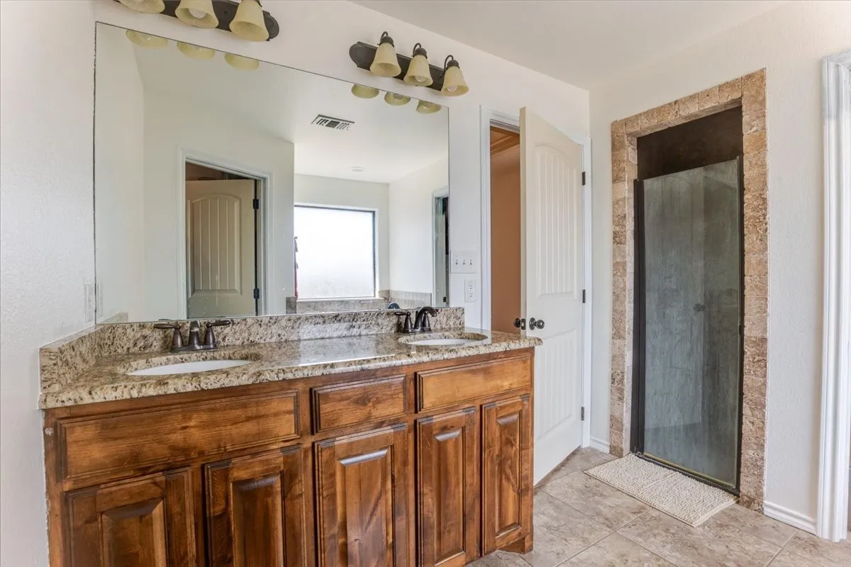 Single Family Residence For Sale in Hood County , 9120 Parkview Circle, Tolar, Texas 76476, 4 Bedroom, 2 Bathroom, 2 Garage spaces, 1,711 Sqft, built in 2013, mls#21401758, Real Estate Agent in Tolar, Homes For Sale in Hood county, Homes For Sale in Tolar, Realtor in Tolar Texas, Real Estate Brokerage Independent Realty Texas, Luminita Cordes Realtor