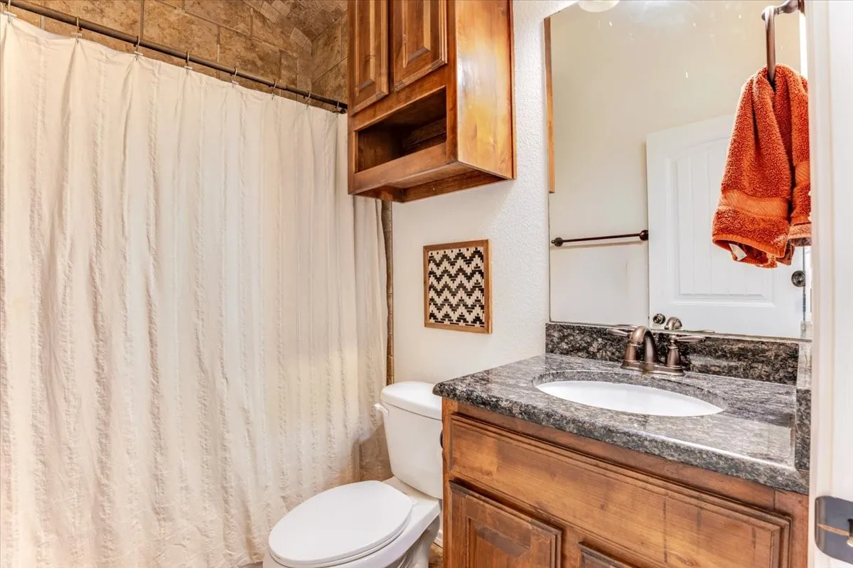 Single Family Residence For Sale in Hood County , 9120 Parkview Circle, Tolar, Texas 76476, 4 Bedroom, 2 Bathroom, 2 Garage spaces, 1,711 Sqft, built in 2013, mls#21401758, Real Estate Agent in Tolar, Homes For Sale in Hood county, Homes For Sale in Tolar, Realtor in Tolar Texas, Real Estate Brokerage Independent Realty Texas, Luminita Cordes Realtor
