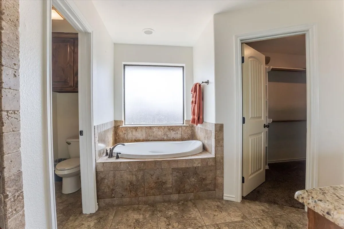 Single Family Residence For Sale in Hood County , 9120 Parkview Circle, Tolar, Texas 76476, 4 Bedroom, 2 Bathroom, 2 Garage spaces, 1,711 Sqft, built in 2013, mls#21401758, Real Estate Agent in Tolar, Homes For Sale in Hood county, Homes For Sale in Tolar, Realtor in Tolar Texas, Real Estate Brokerage Independent Realty Texas, Luminita Cordes Realtor