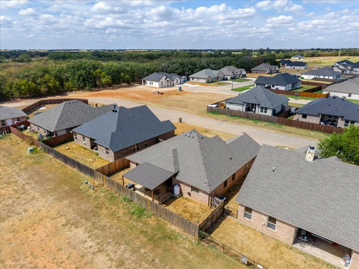 Single Family Residence For Sale in Hood County , 9120 Parkview Circle, Tolar, Texas 76476, 4 Bedroom, 2 Bathroom, 2 Garage spaces, 1,711 Sqft, built in 2013, mls#21401758, Real Estate Agent in Tolar, Homes For Sale in Hood county, Homes For Sale in Tolar, Realtor in Tolar Texas, Real Estate Brokerage Independent Realty Texas, Luminita Cordes Realtor