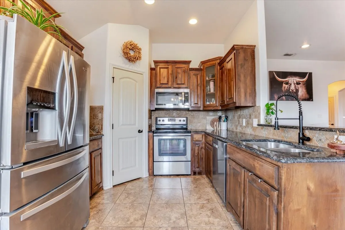 Single Family Residence For Sale in Hood County , 9120 Parkview Circle, Tolar, Texas 76476, 4 Bedroom, 2 Bathroom, 2 Garage spaces, 1,711 Sqft, built in 2013, mls#21401758, Real Estate Agent in Tolar, Homes For Sale in Hood county, Homes For Sale in Tolar, Realtor in Tolar Texas, Real Estate Brokerage Independent Realty Texas, Luminita Cordes Realtor