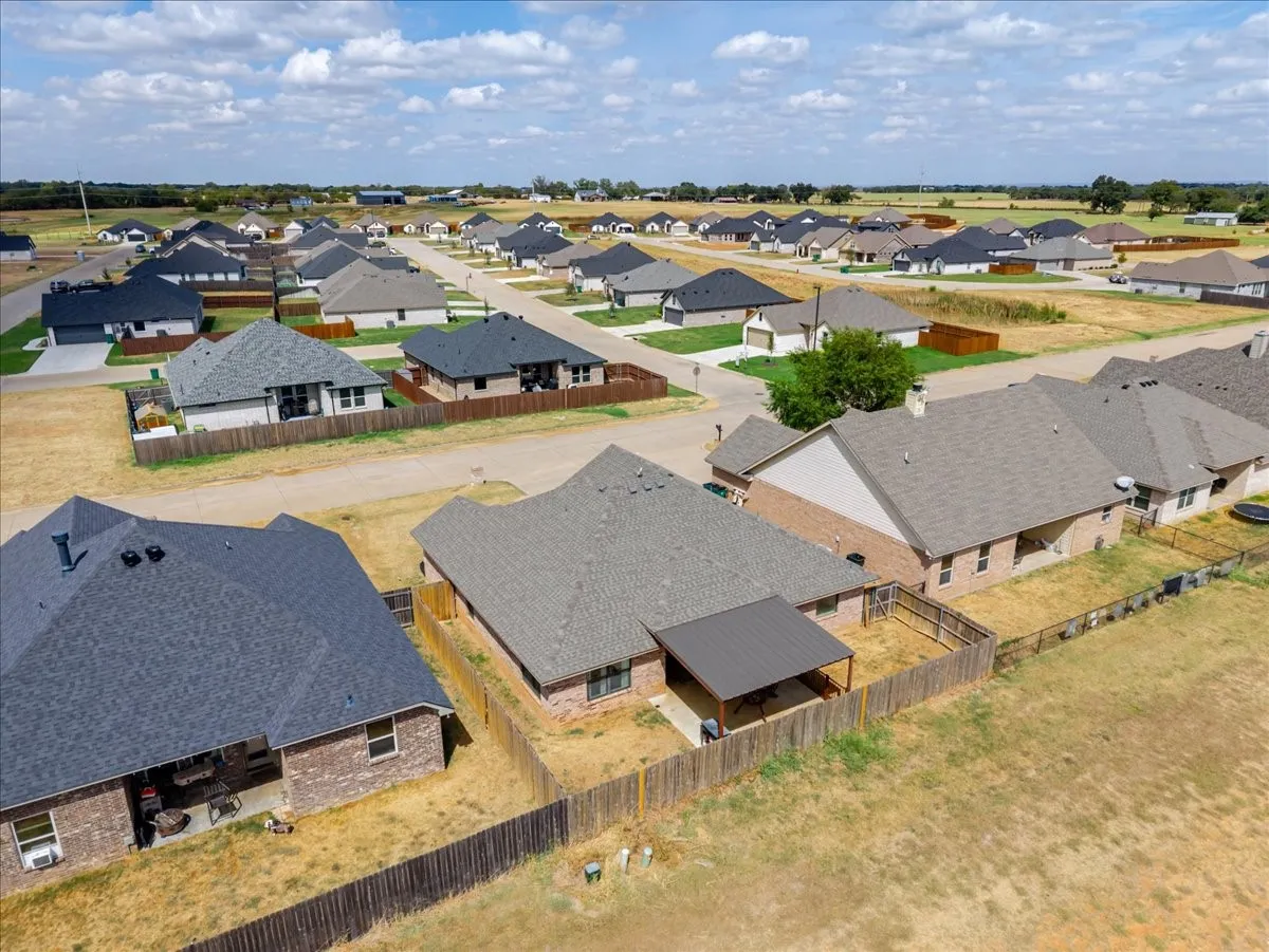 Single Family Residence For Sale in Hood County , 9120 Parkview Circle, Tolar, Texas 76476, 4 Bedroom, 2 Bathroom, 2 Garage spaces, 1,711 Sqft, built in 2013, mls#21401758, Real Estate Agent in Tolar, Homes For Sale in Hood county, Homes For Sale in Tolar, Realtor in Tolar Texas, Real Estate Brokerage Independent Realty Texas, Luminita Cordes Realtor