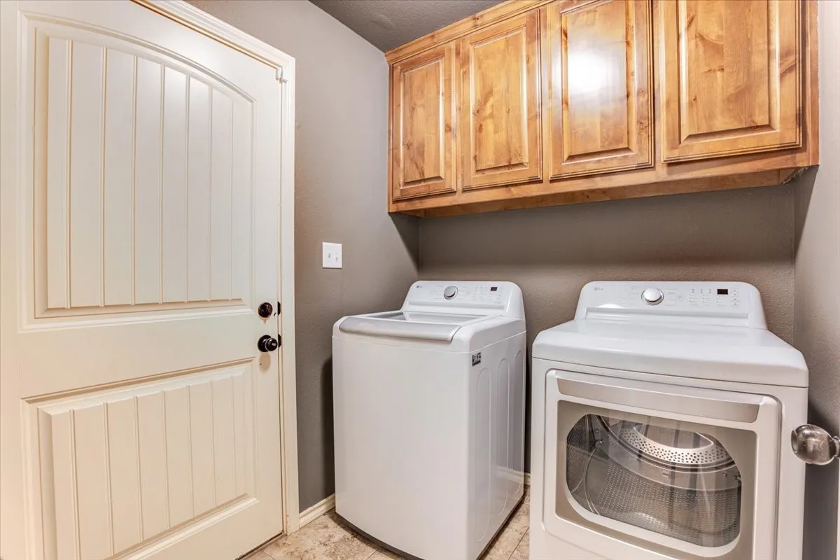 Single Family Residence For Sale in Hood County , 9120 Parkview Circle, Tolar, Texas 76476, 4 Bedroom, 2 Bathroom, 2 Garage spaces, 1,711 Sqft, built in 2013, mls#21401758, Real Estate Agent in Tolar, Homes For Sale in Hood county, Homes For Sale in Tolar, Realtor in Tolar Texas, Real Estate Brokerage Independent Realty Texas, Luminita Cordes Realtor