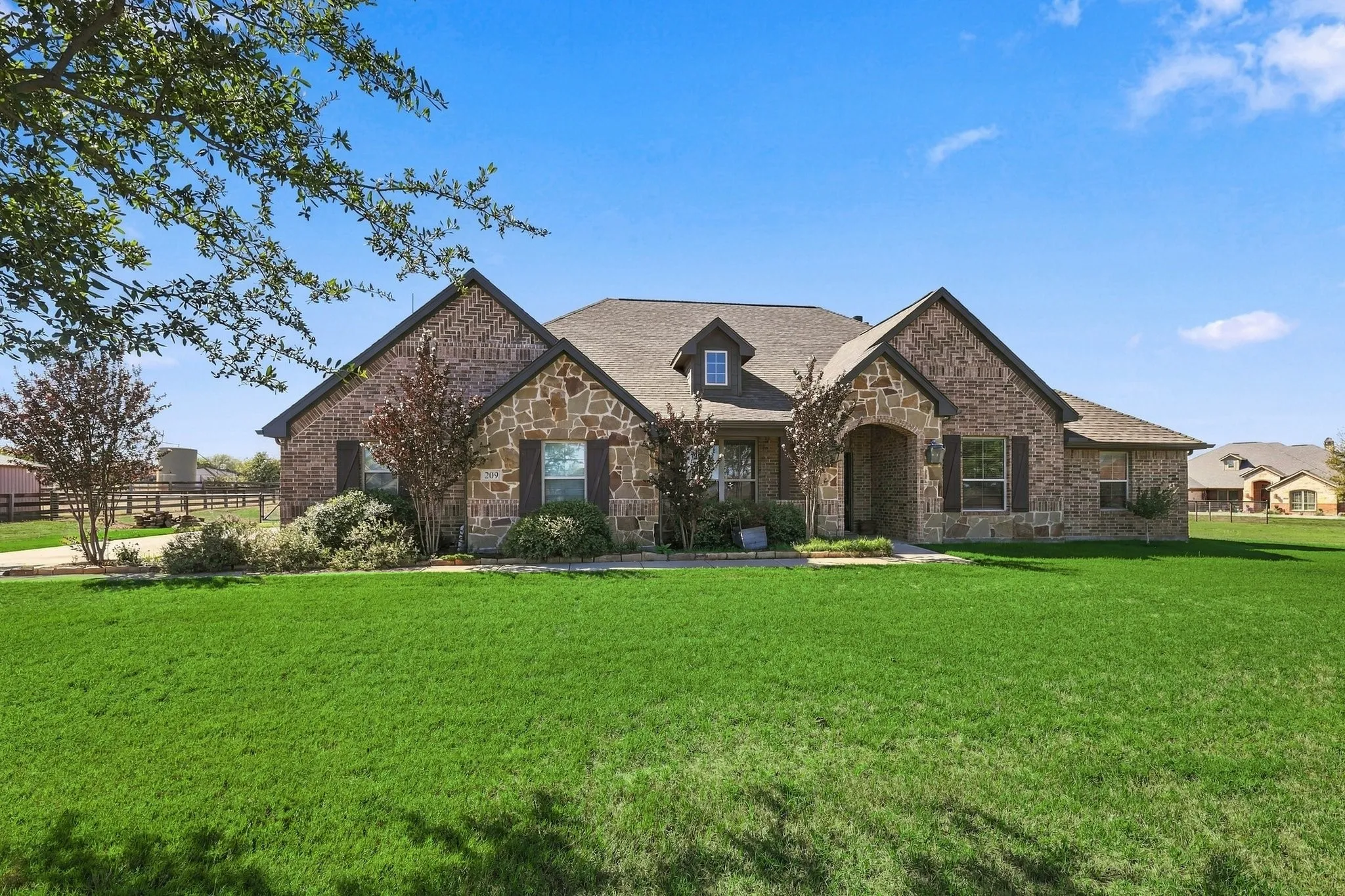 Single Family Residence For Sale in Wise County , 209 Highland Hills Boulevard, Decatur, Texas 76234, 4 Bedroom, 4 Bathroom, 3 Garage spaces, 2,784 Sqft, built in 2016, mls#21401610, Real Estate Agent in Decatur, Homes For Sale in Wise county, Homes For Sale in Decatur, Realtor in Decatur Texas, Real Estate Brokerage Independent Realty Texas, Luminita Cordes Realtor
