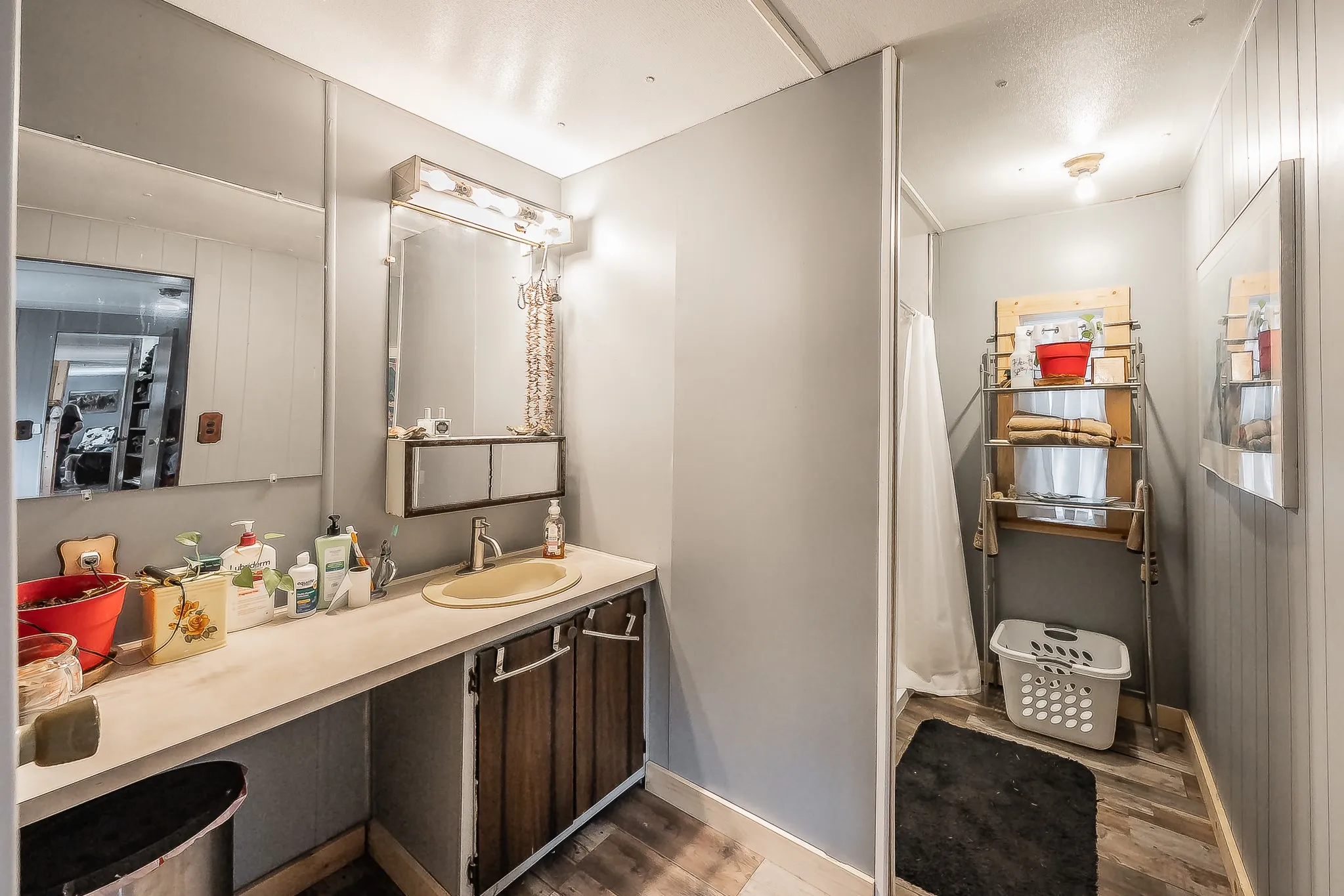Mobile Home For Sale in Palo Pinto County , 87 Ledbetter Drive, Mineral Wells, Texas 76067, 3 Bedroom, 2 Bathroom, Garage spaces, 1,120 Sqft, built in 1977, mls#21397896, Real Estate Agent in Mineral Wells, Homes For Sale in Palo Pinto county, Homes For Sale in Mineral Wells, Realtor in Mineral Wells Texas, Real Estate Brokerage Independent Realty Texas, Luminita Cordes Realtor