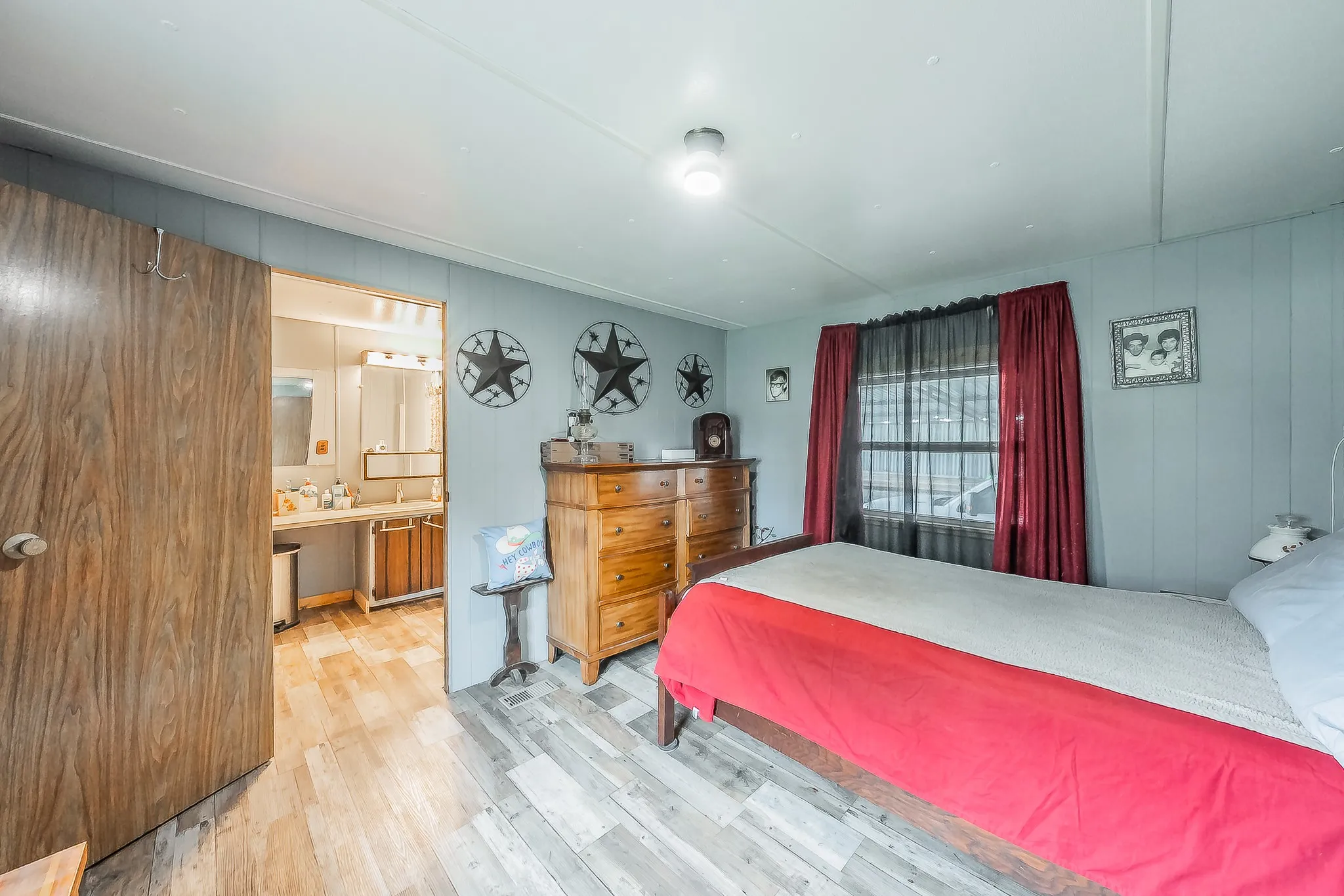 Mobile Home For Sale in Palo Pinto County , 87 Ledbetter Drive, Mineral Wells, Texas 76067, 3 Bedroom, 2 Bathroom, Garage spaces, 1,120 Sqft, built in 1977, mls#21397896, Real Estate Agent in Mineral Wells, Homes For Sale in Palo Pinto county, Homes For Sale in Mineral Wells, Realtor in Mineral Wells Texas, Real Estate Brokerage Independent Realty Texas, Luminita Cordes Realtor
