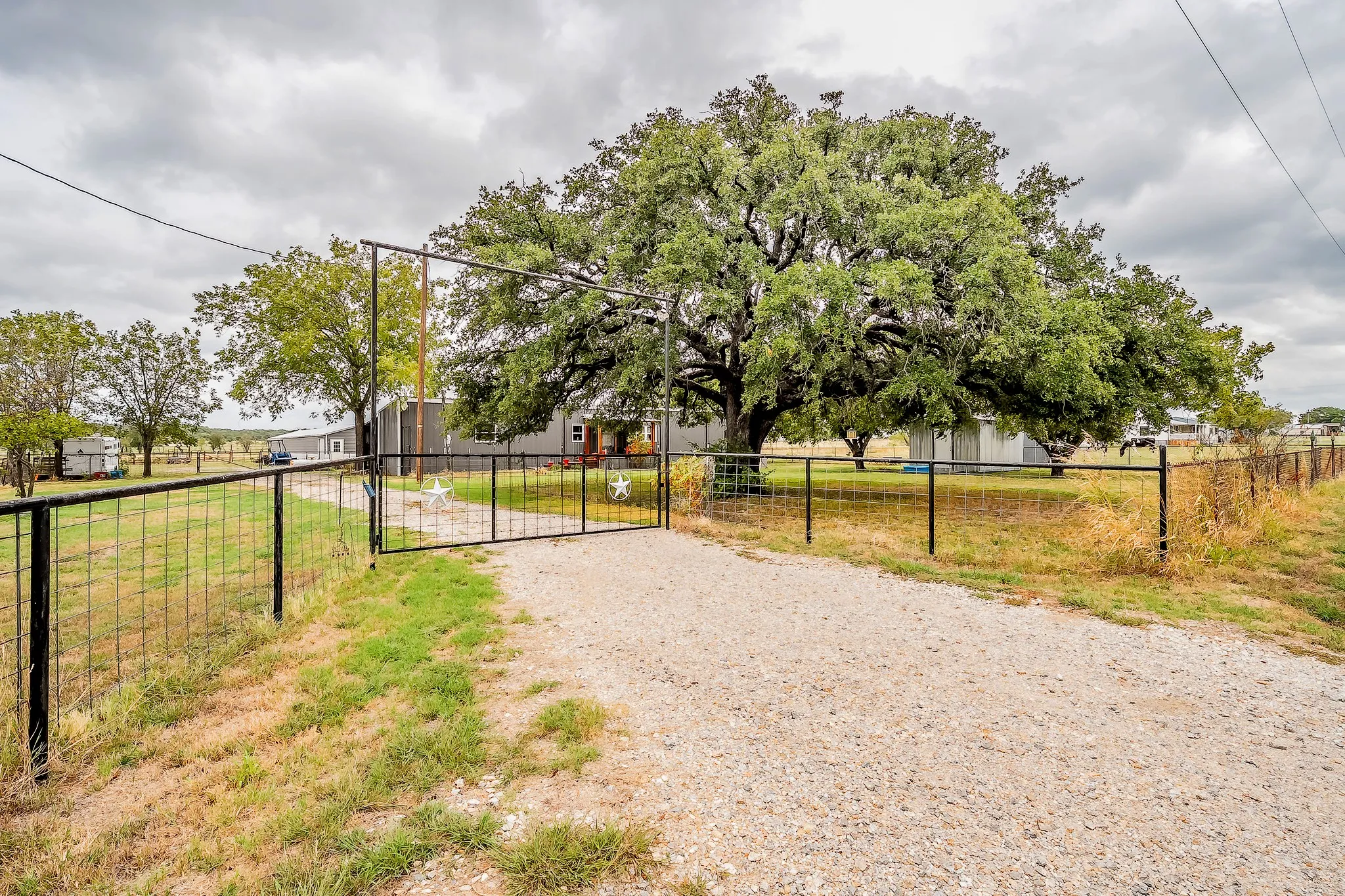 Mobile Home For Sale in Palo Pinto County , 87 Ledbetter Drive, Mineral Wells, Texas 76067, 3 Bedroom, 2 Bathroom, Garage spaces, 1,120 Sqft, built in 1977, mls#21397896, Real Estate Agent in Mineral Wells, Homes For Sale in Palo Pinto county, Homes For Sale in Mineral Wells, Realtor in Mineral Wells Texas, Real Estate Brokerage Independent Realty Texas, Luminita Cordes Realtor