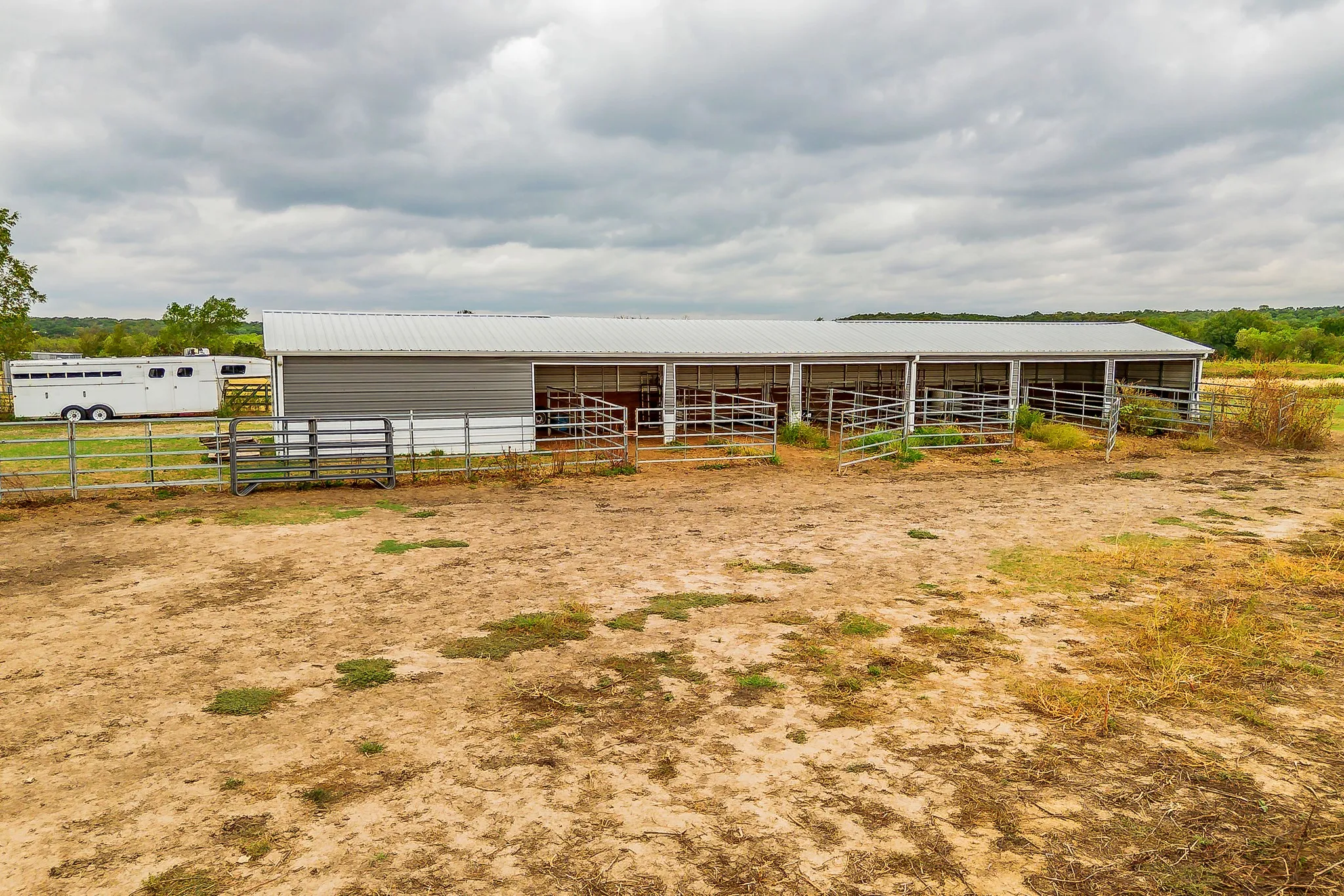 Mobile Home For Sale in Palo Pinto County , 87 Ledbetter Drive, Mineral Wells, Texas 76067, 3 Bedroom, 2 Bathroom, Garage spaces, 1,120 Sqft, built in 1977, mls#21397896, Real Estate Agent in Mineral Wells, Homes For Sale in Palo Pinto county, Homes For Sale in Mineral Wells, Realtor in Mineral Wells Texas, Real Estate Brokerage Independent Realty Texas, Luminita Cordes Realtor