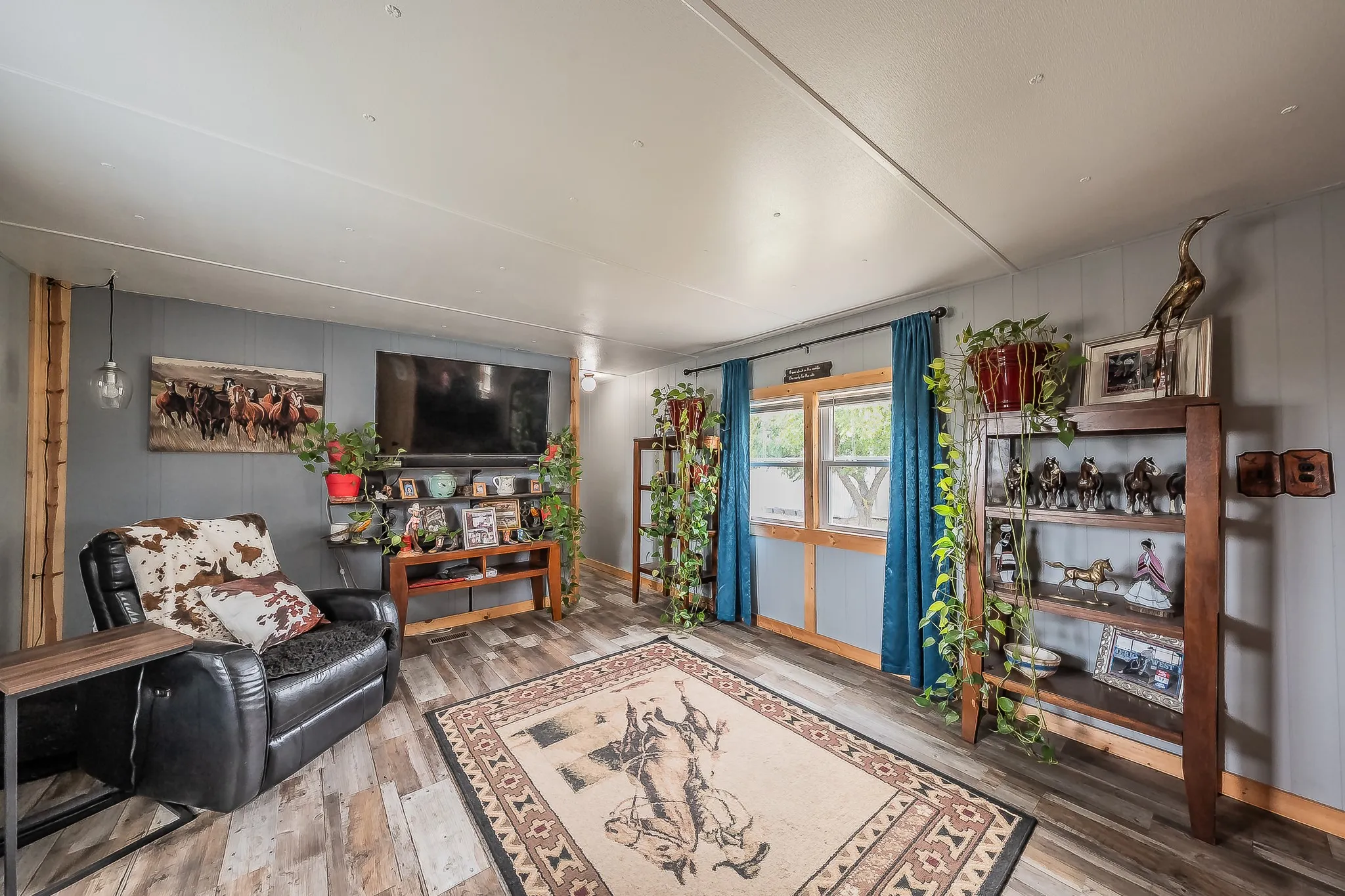 Mobile Home For Sale in Palo Pinto County , 87 Ledbetter Drive, Mineral Wells, Texas 76067, 3 Bedroom, 2 Bathroom, Garage spaces, 1,120 Sqft, built in 1977, mls#21397896, Real Estate Agent in Mineral Wells, Homes For Sale in Palo Pinto county, Homes For Sale in Mineral Wells, Realtor in Mineral Wells Texas, Real Estate Brokerage Independent Realty Texas, Luminita Cordes Realtor
