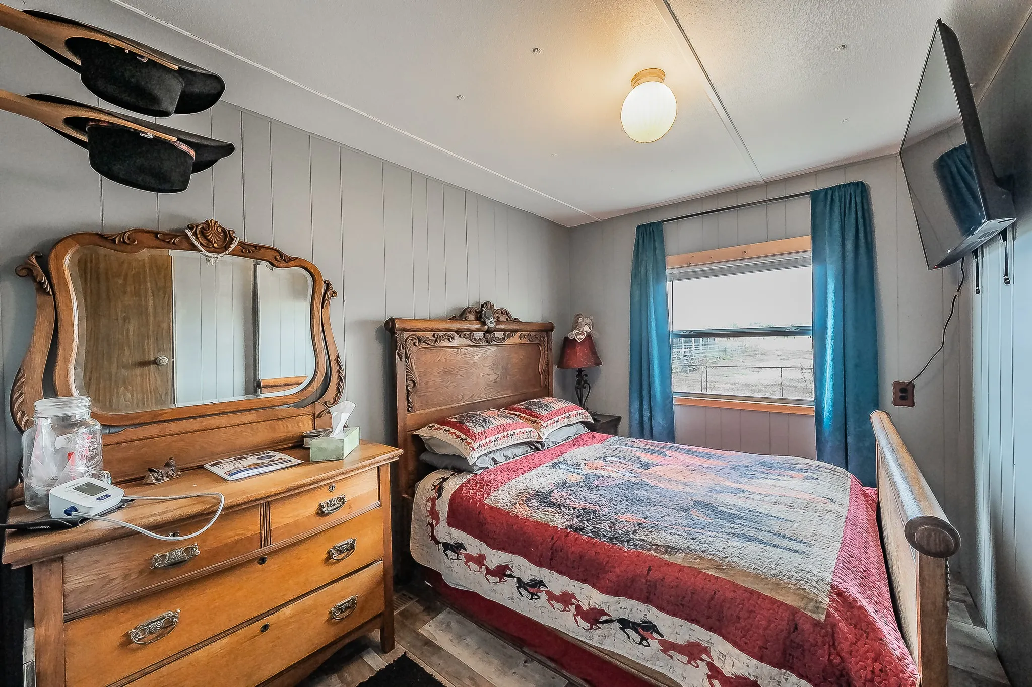 Mobile Home For Sale in Palo Pinto County , 87 Ledbetter Drive, Mineral Wells, Texas 76067, 3 Bedroom, 2 Bathroom, Garage spaces, 1,120 Sqft, built in 1977, mls#21397896, Real Estate Agent in Mineral Wells, Homes For Sale in Palo Pinto county, Homes For Sale in Mineral Wells, Realtor in Mineral Wells Texas, Real Estate Brokerage Independent Realty Texas, Luminita Cordes Realtor