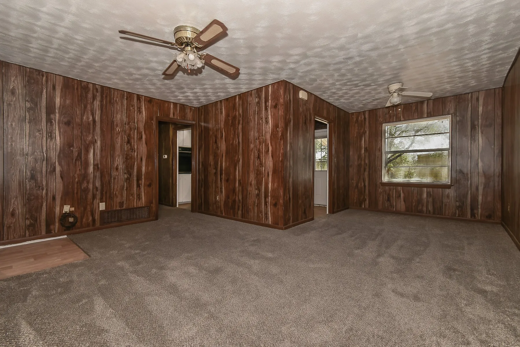 Single Family Residence For Sale in Hunt County , 405 Fm 816, Wolfe City, Texas 75496, 2 Bedroom, 1 Bathroom, 1 Garage spaces, 968 Sqft, built in 1965, mls#21398260, Real Estate Agent in Wolfe City, Homes For Sale in Hunt county, Homes For Sale in Wolfe City, Realtor in Wolfe City Texas, Real Estate Brokerage Independent Realty Texas, Luminita Cordes Realtor