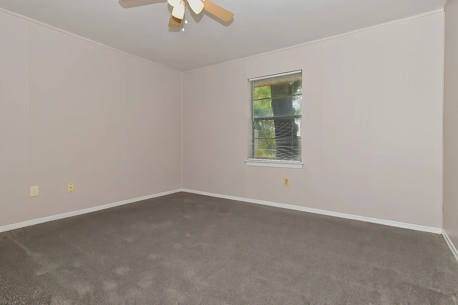 Single Family Residence For Sale in Hunt County , 405 Fm 816, Wolfe City, Texas 75496, 2 Bedroom, 1 Bathroom, 1 Garage spaces, 968 Sqft, built in 1965, mls#21398260, Real Estate Agent in Wolfe City, Homes For Sale in Hunt county, Homes For Sale in Wolfe City, Realtor in Wolfe City Texas, Real Estate Brokerage Independent Realty Texas, Luminita Cordes Realtor