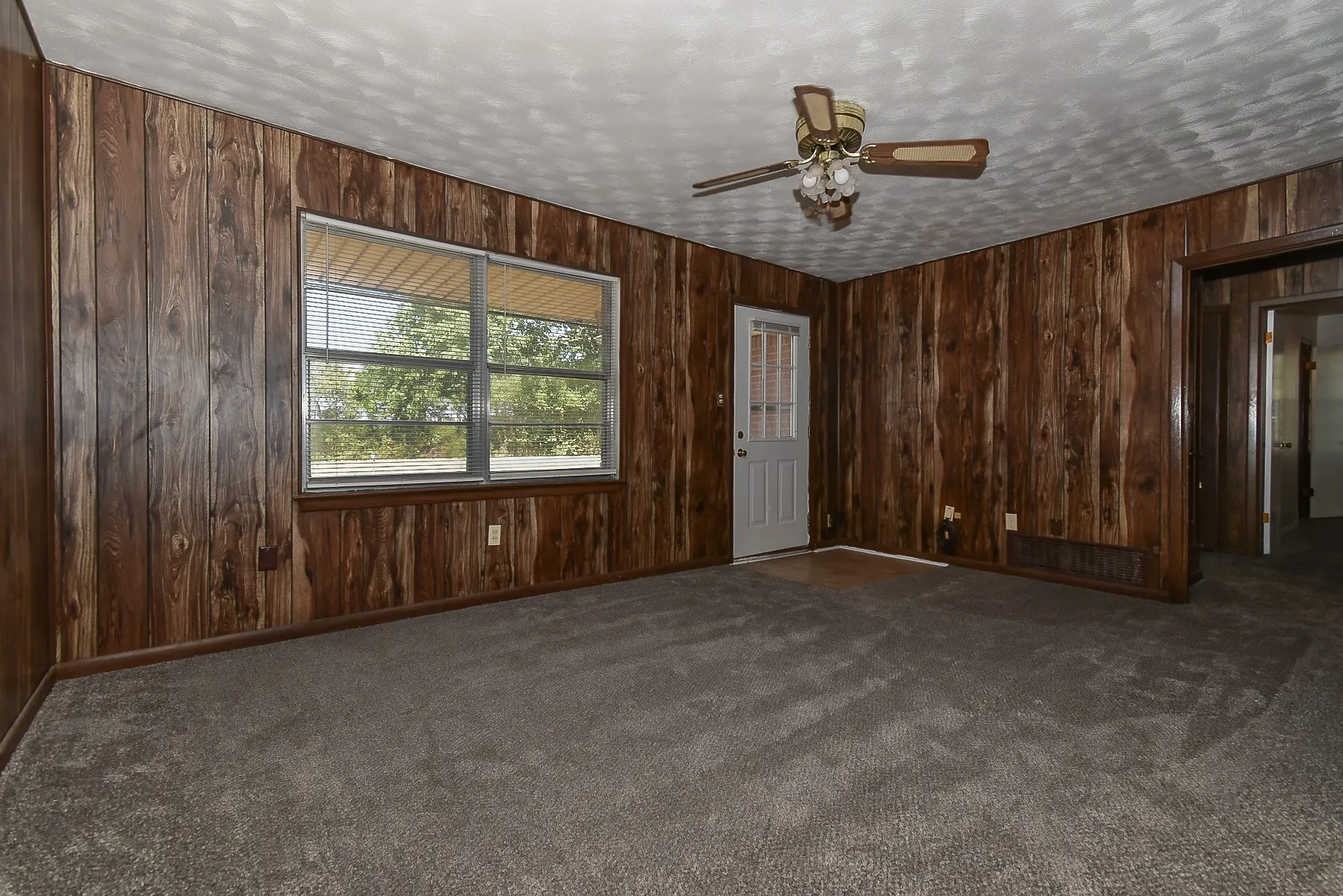 Single Family Residence For Sale in Hunt County , 405 Fm 816, Wolfe City, Texas 75496, 2 Bedroom, 1 Bathroom, 1 Garage spaces, 968 Sqft, built in 1965, mls#21398260, Real Estate Agent in Wolfe City, Homes For Sale in Hunt county, Homes For Sale in Wolfe City, Realtor in Wolfe City Texas, Real Estate Brokerage Independent Realty Texas, Luminita Cordes Realtor