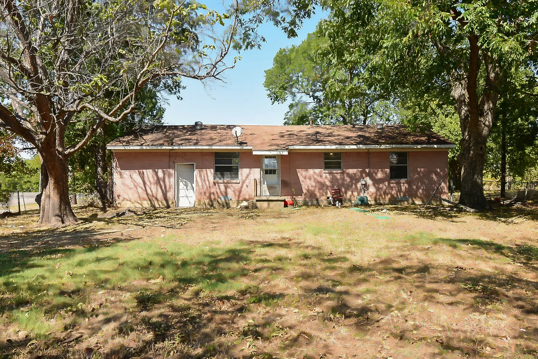 Single Family Residence For Sale in Hunt County , 405 Fm 816, Wolfe City, Texas 75496, 2 Bedroom, 1 Bathroom, 1 Garage spaces, 968 Sqft, built in 1965, mls#21398260, Real Estate Agent in Wolfe City, Homes For Sale in Hunt county, Homes For Sale in Wolfe City, Realtor in Wolfe City Texas, Real Estate Brokerage Independent Realty Texas, Luminita Cordes Realtor