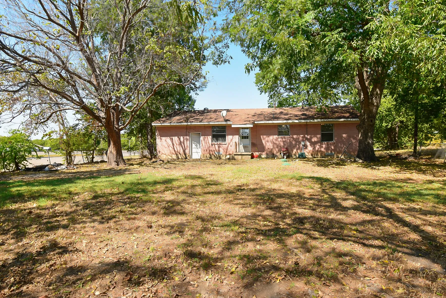 Single Family Residence For Sale in Hunt County , 405 Fm 816, Wolfe City, Texas 75496, 2 Bedroom, 1 Bathroom, 1 Garage spaces, 968 Sqft, built in 1965, mls#21398260, Real Estate Agent in Wolfe City, Homes For Sale in Hunt county, Homes For Sale in Wolfe City, Realtor in Wolfe City Texas, Real Estate Brokerage Independent Realty Texas, Luminita Cordes Realtor