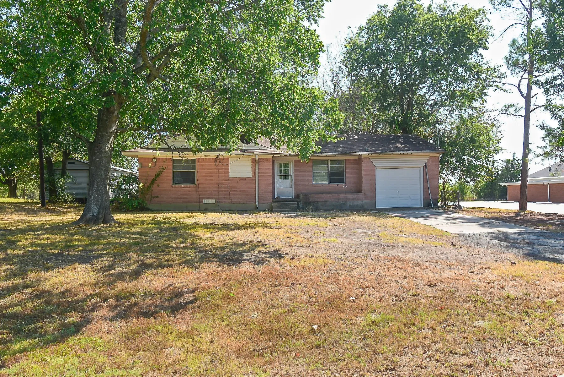 Single Family Residence For Sale in Hunt County , 405 Fm 816, Wolfe City, Texas 75496, 2 Bedroom, 1 Bathroom, 1 Garage spaces, 968 Sqft, built in 1965, mls#21398260, Real Estate Agent in Wolfe City, Homes For Sale in Hunt county, Homes For Sale in Wolfe City, Realtor in Wolfe City Texas, Real Estate Brokerage Independent Realty Texas, Luminita Cordes Realtor