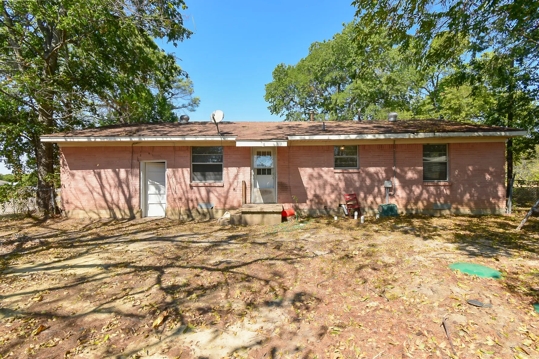 Single Family Residence For Sale in Hunt County , 405 Fm 816, Wolfe City, Texas 75496, 2 Bedroom, 1 Bathroom, 1 Garage spaces, 968 Sqft, built in 1965, mls#21398260, Real Estate Agent in Wolfe City, Homes For Sale in Hunt county, Homes For Sale in Wolfe City, Realtor in Wolfe City Texas, Real Estate Brokerage Independent Realty Texas, Luminita Cordes Realtor