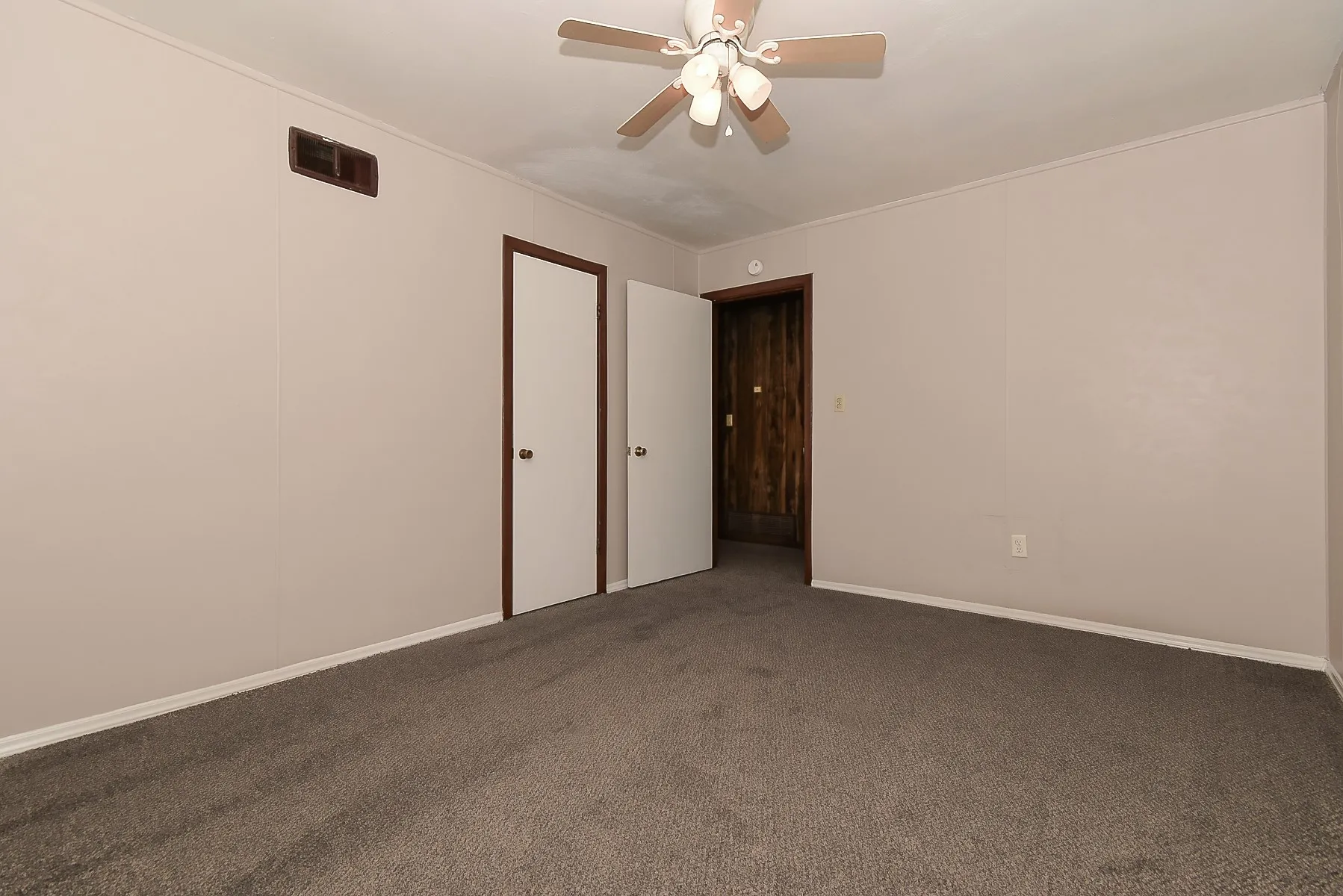 Single Family Residence For Sale in Hunt County , 405 Fm 816, Wolfe City, Texas 75496, 2 Bedroom, 1 Bathroom, 1 Garage spaces, 968 Sqft, built in 1965, mls#21398260, Real Estate Agent in Wolfe City, Homes For Sale in Hunt county, Homes For Sale in Wolfe City, Realtor in Wolfe City Texas, Real Estate Brokerage Independent Realty Texas, Luminita Cordes Realtor