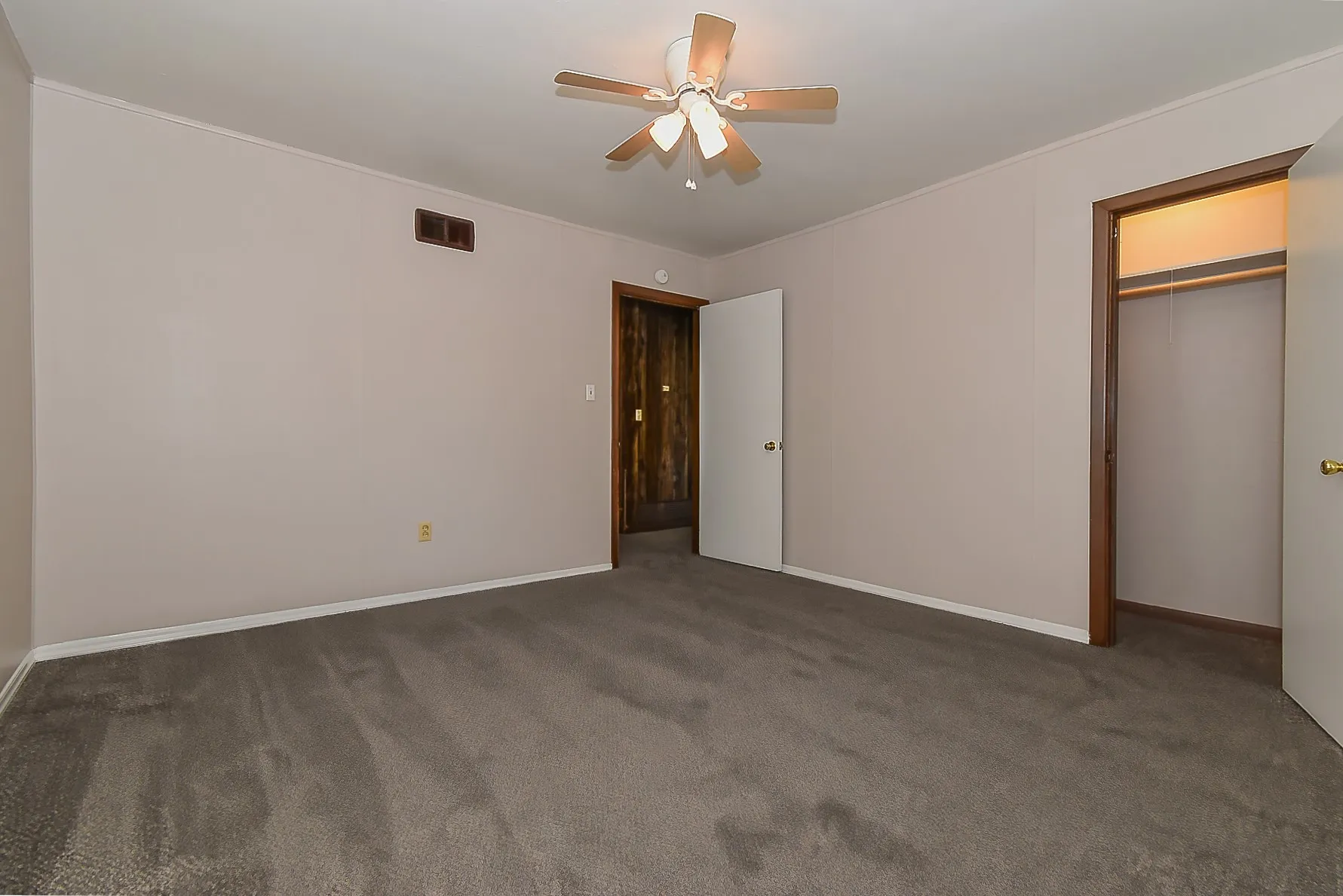 Single Family Residence For Sale in Hunt County , 405 Fm 816, Wolfe City, Texas 75496, 2 Bedroom, 1 Bathroom, 1 Garage spaces, 968 Sqft, built in 1965, mls#21398260, Real Estate Agent in Wolfe City, Homes For Sale in Hunt county, Homes For Sale in Wolfe City, Realtor in Wolfe City Texas, Real Estate Brokerage Independent Realty Texas, Luminita Cordes Realtor
