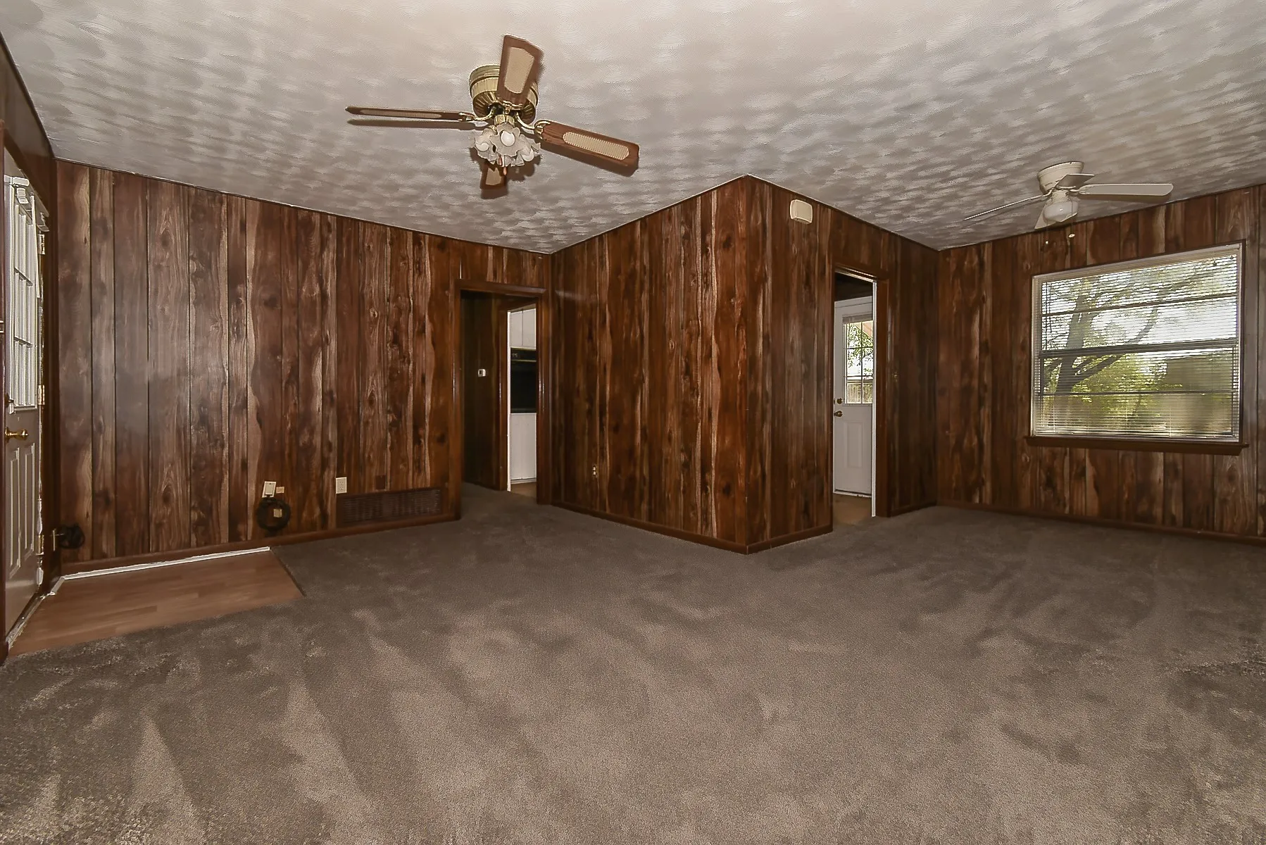 Single Family Residence For Sale in Hunt County , 405 Fm 816, Wolfe City, Texas 75496, 2 Bedroom, 1 Bathroom, 1 Garage spaces, 968 Sqft, built in 1965, mls#21398260, Real Estate Agent in Wolfe City, Homes For Sale in Hunt county, Homes For Sale in Wolfe City, Realtor in Wolfe City Texas, Real Estate Brokerage Independent Realty Texas, Luminita Cordes Realtor