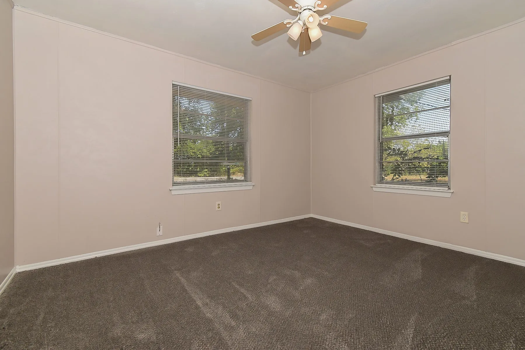 Single Family Residence For Sale in Hunt County , 405 Fm 816, Wolfe City, Texas 75496, 2 Bedroom, 1 Bathroom, 1 Garage spaces, 968 Sqft, built in 1965, mls#21398260, Real Estate Agent in Wolfe City, Homes For Sale in Hunt county, Homes For Sale in Wolfe City, Realtor in Wolfe City Texas, Real Estate Brokerage Independent Realty Texas, Luminita Cordes Realtor