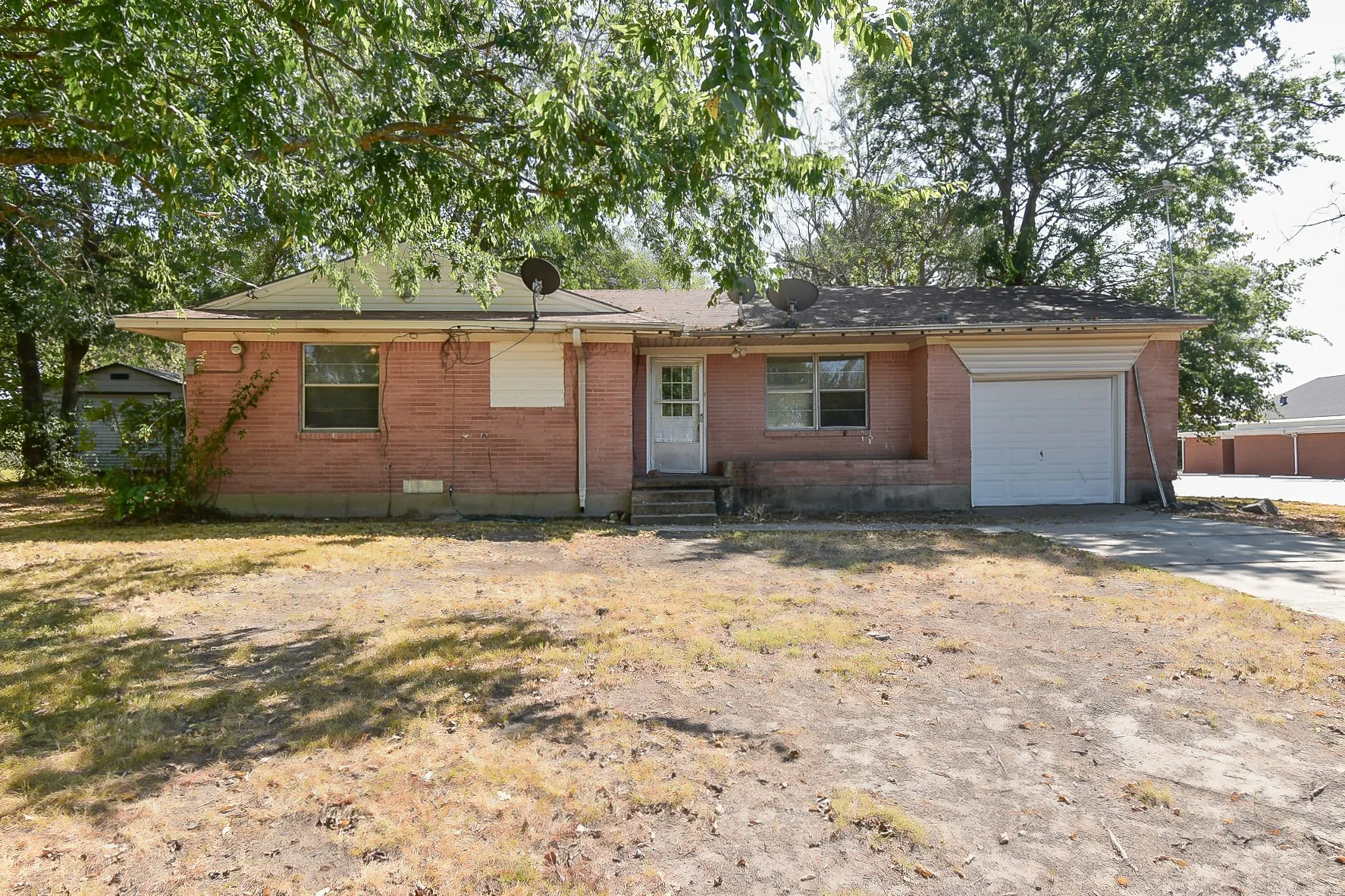 Single Family Residence For Sale in Hunt County , 405 Fm 816, Wolfe City, Texas 75496, 2 Bedroom, 1 Bathroom, 1 Garage spaces, 968 Sqft, built in 1965, mls#21398260, Real Estate Agent in Wolfe City, Homes For Sale in Hunt county, Homes For Sale in Wolfe City, Realtor in Wolfe City Texas, Real Estate Brokerage Independent Realty Texas, Luminita Cordes Realtor
