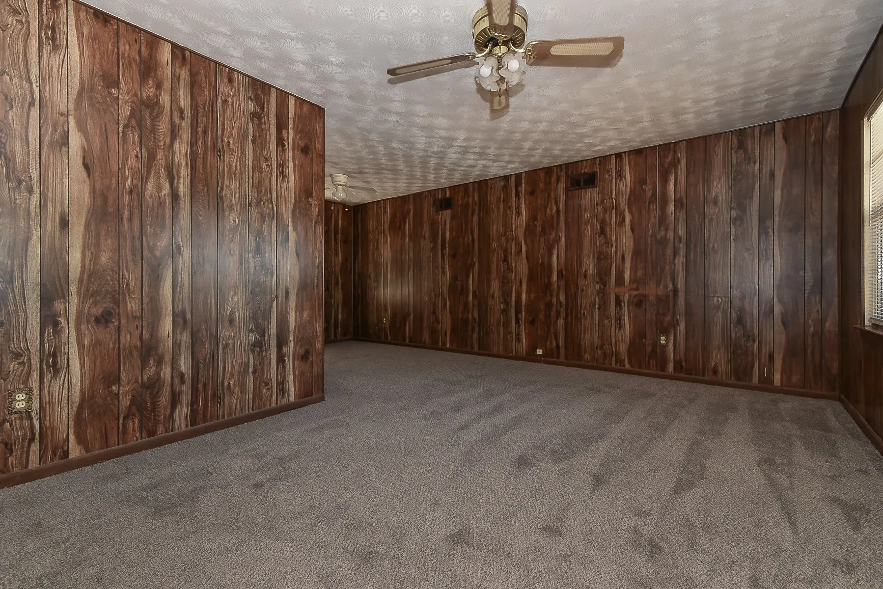 Single Family Residence For Sale in Hunt County , 405 Fm 816, Wolfe City, Texas 75496, 2 Bedroom, 1 Bathroom, 1 Garage spaces, 968 Sqft, built in 1965, mls#21398260, Real Estate Agent in Wolfe City, Homes For Sale in Hunt county, Homes For Sale in Wolfe City, Realtor in Wolfe City Texas, Real Estate Brokerage Independent Realty Texas, Luminita Cordes Realtor
