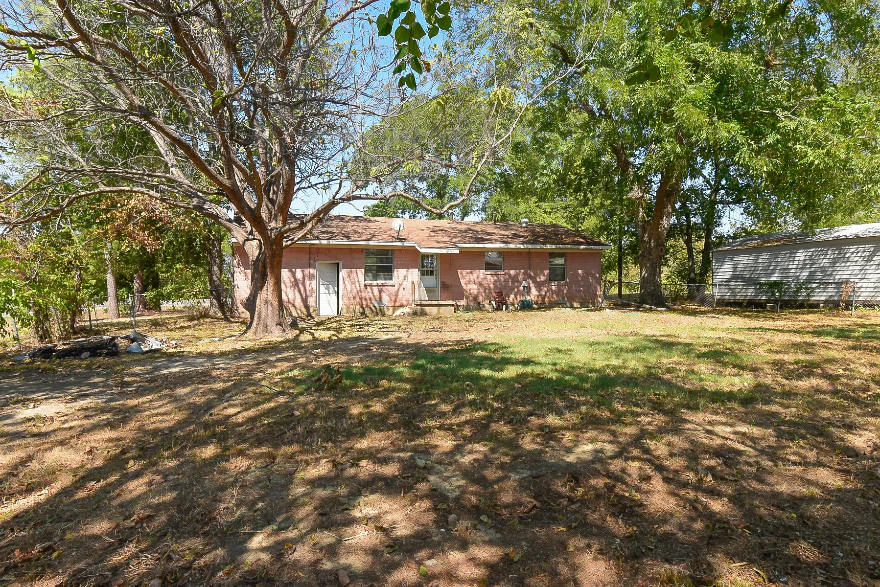 Single Family Residence For Sale in Hunt County , 405 Fm 816, Wolfe City, Texas 75496, 2 Bedroom, 1 Bathroom, 1 Garage spaces, 968 Sqft, built in 1965, mls#21398260, Real Estate Agent in Wolfe City, Homes For Sale in Hunt county, Homes For Sale in Wolfe City, Realtor in Wolfe City Texas, Real Estate Brokerage Independent Realty Texas, Luminita Cordes Realtor