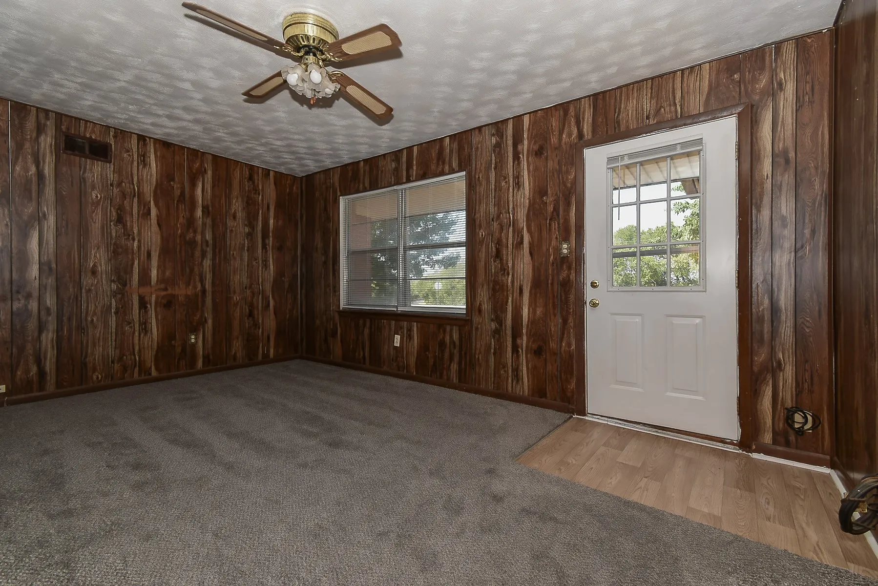 Single Family Residence For Sale in Hunt County , 405 Fm 816, Wolfe City, Texas 75496, 2 Bedroom, 1 Bathroom, 1 Garage spaces, 968 Sqft, built in 1965, mls#21398260, Real Estate Agent in Wolfe City, Homes For Sale in Hunt county, Homes For Sale in Wolfe City, Realtor in Wolfe City Texas, Real Estate Brokerage Independent Realty Texas, Luminita Cordes Realtor
