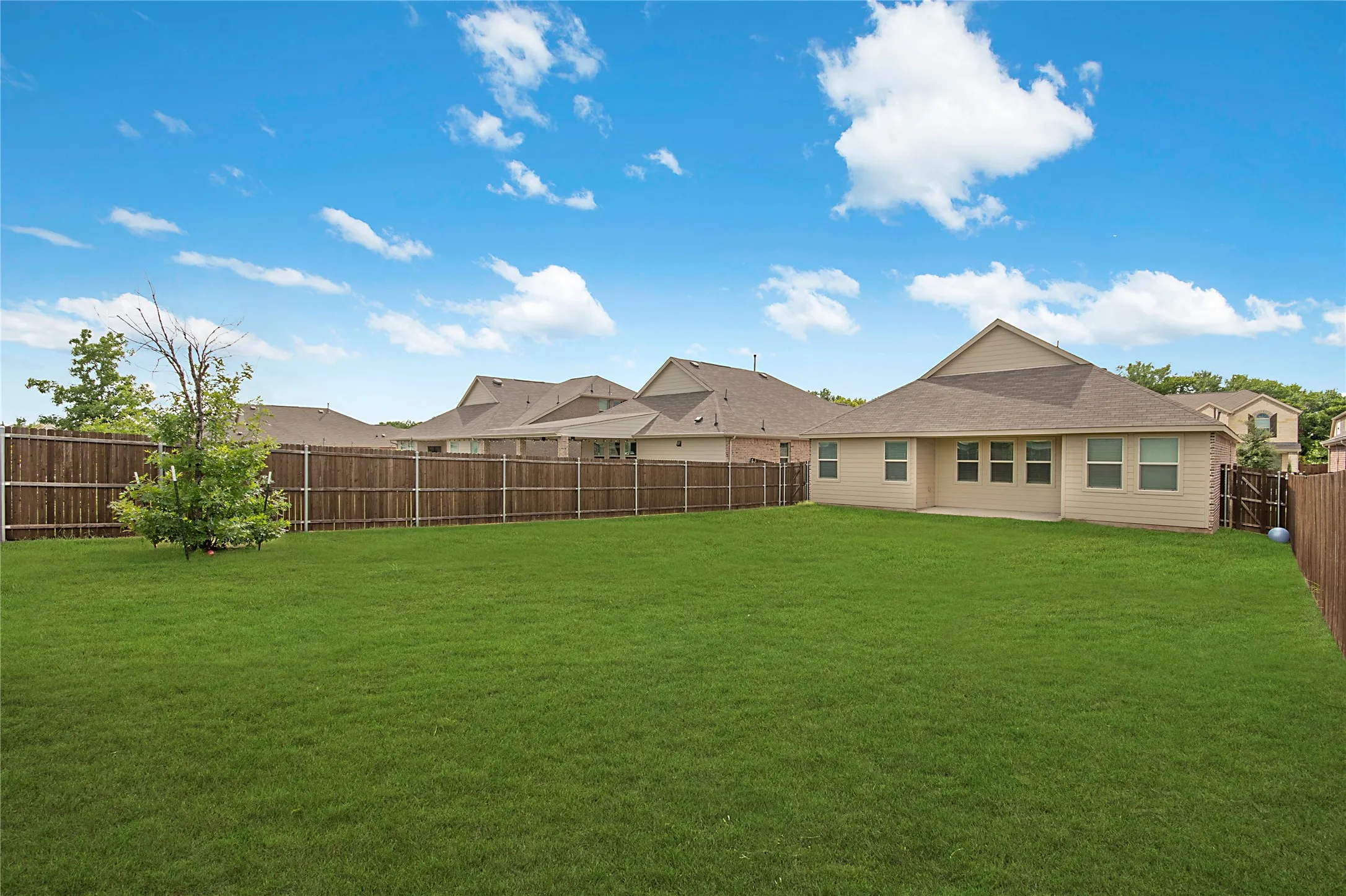 Single Family Residence For Rent in Collin County , 8012 Lindheimer Lane, Mc Kinney, Texas 75071, 4 Bedroom, 2 Bathroom, 2 Garage spaces, 1,835 Sqft, built in 2022, mls#21401730, Real Estate Agent in Mc Kinney, Homes For Rent in Collin county, Homes For Rent in Mc Kinney, Realtor in Mc Kinney Texas, Real Estate Brokerage Independent Realty Texas, Luminita Cordes Realtor