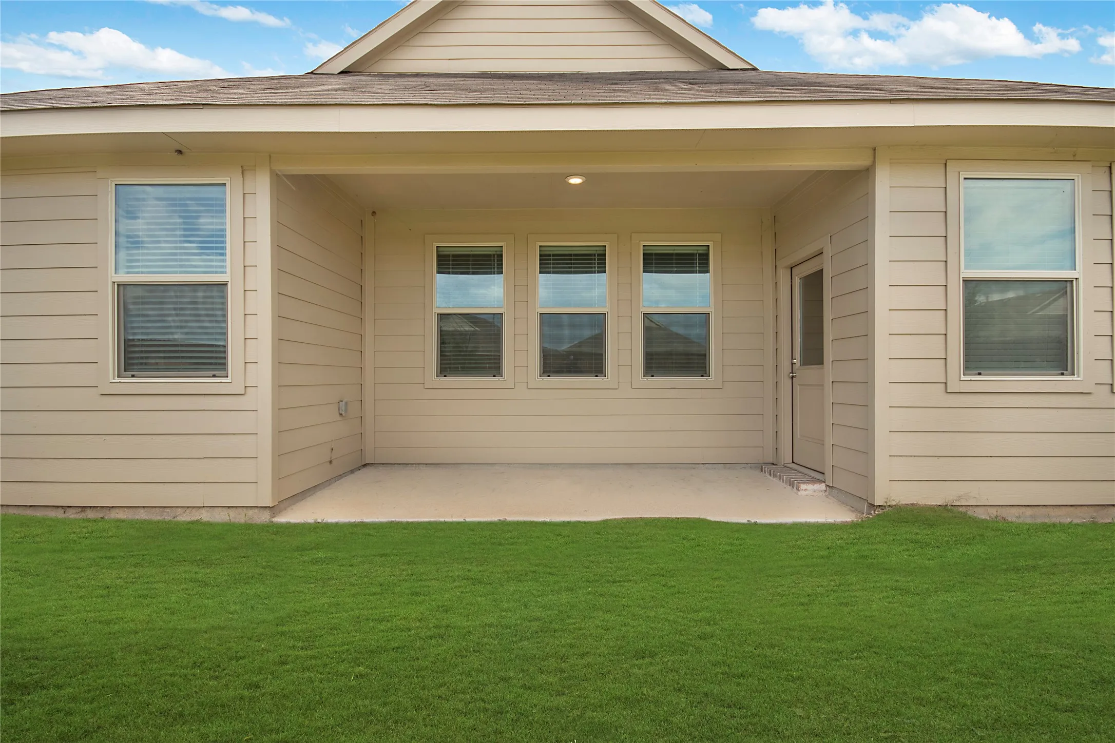 Single Family Residence For Rent in Collin County , 8012 Lindheimer Lane, Mc Kinney, Texas 75071, 4 Bedroom, 2 Bathroom, 2 Garage spaces, 1,835 Sqft, built in 2022, mls#21401730, Real Estate Agent in Mc Kinney, Homes For Rent in Collin county, Homes For Rent in Mc Kinney, Realtor in Mc Kinney Texas, Real Estate Brokerage Independent Realty Texas, Luminita Cordes Realtor