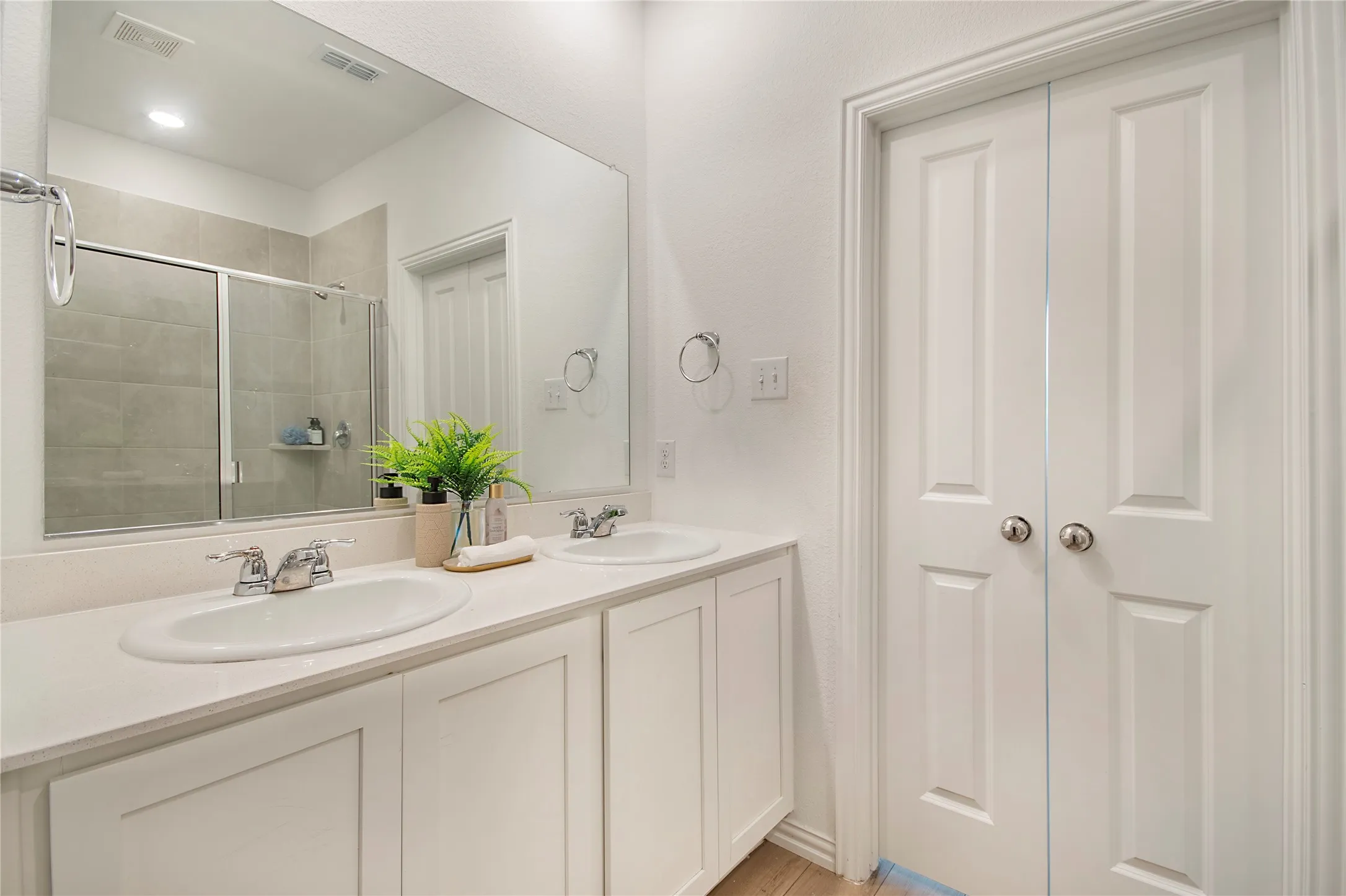 Single Family Residence For Rent in Collin County , 8012 Lindheimer Lane, Mc Kinney, Texas 75071, 4 Bedroom, 2 Bathroom, 2 Garage spaces, 1,835 Sqft, built in 2022, mls#21401730, Real Estate Agent in Mc Kinney, Homes For Rent in Collin county, Homes For Rent in Mc Kinney, Realtor in Mc Kinney Texas, Real Estate Brokerage Independent Realty Texas, Luminita Cordes Realtor
