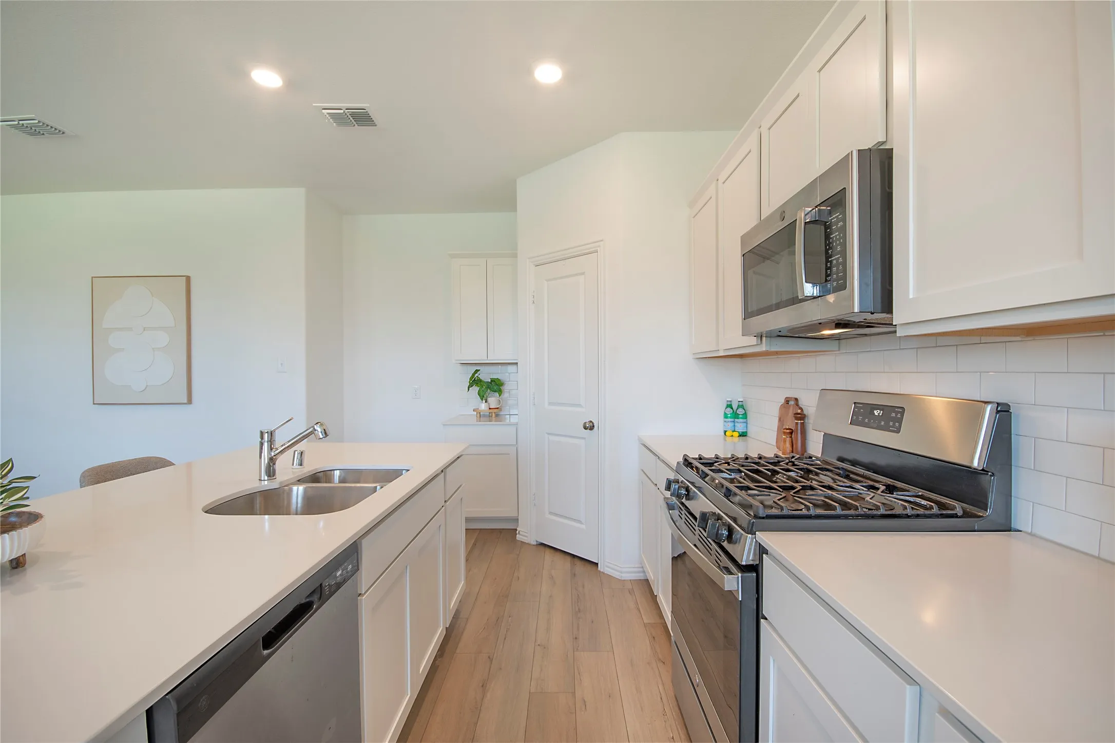 Single Family Residence For Rent in Collin County , 8012 Lindheimer Lane, Mc Kinney, Texas 75071, 4 Bedroom, 2 Bathroom, 2 Garage spaces, 1,835 Sqft, built in 2022, mls#21401730, Real Estate Agent in Mc Kinney, Homes For Rent in Collin county, Homes For Rent in Mc Kinney, Realtor in Mc Kinney Texas, Real Estate Brokerage Independent Realty Texas, Luminita Cordes Realtor