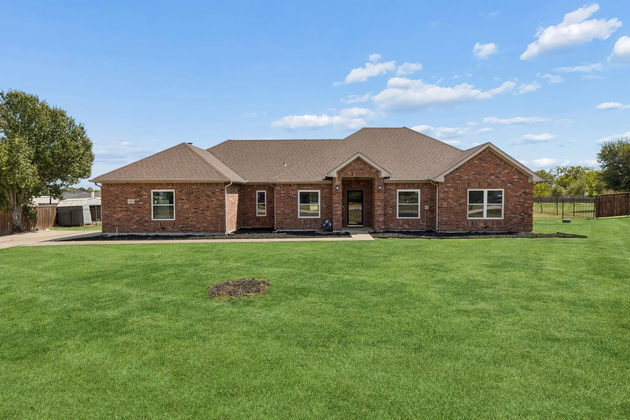 Single Family Residence For Sale in Kaufman County , 11113 Linda Circle, Forney, Texas 75126, 4 Bedroom, 2 Bathroom, 2 Garage spaces, 2,475 Sqft, built in 2001, mls#21401745, Real Estate Agent in Forney, Homes For Sale in Kaufman county, Homes For Sale in Forney, Realtor in Forney Texas, Real Estate Brokerage Independent Realty Texas, Luminita Cordes Realtor