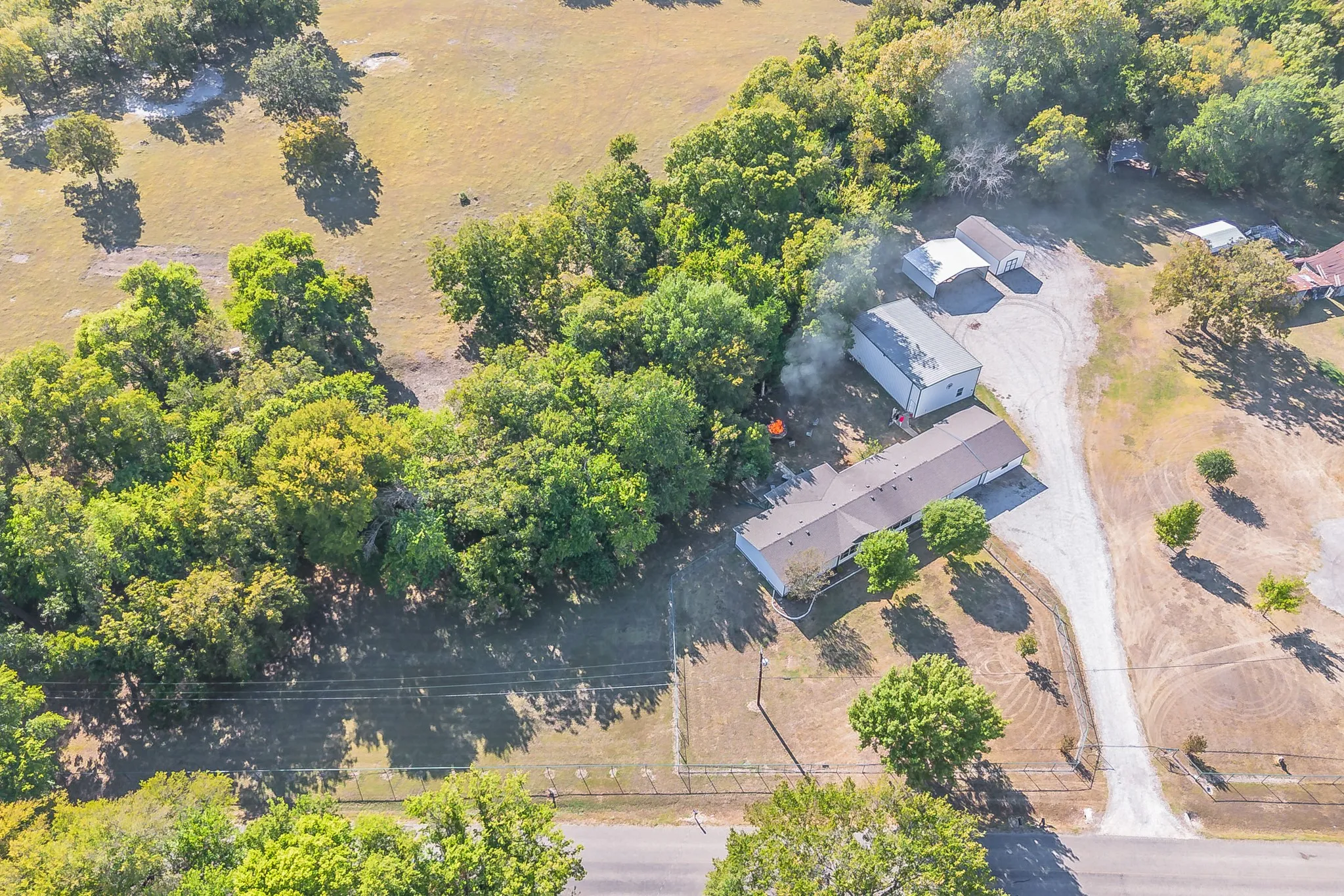 Manufactured Home For Sale in Collin County , 3962 County Road 324, Mc Kinney, Texas 75069, 4 Bedroom, 3 Bathroom, 5 Garage spaces, 2,128 Sqft, built in 2000, mls#21399651, Real Estate Agent in Mc Kinney, Homes For Sale in Collin county, Homes For Sale in Mc Kinney, Realtor in Mc Kinney Texas, Real Estate Brokerage Independent Realty Texas, Luminita Cordes Realtor