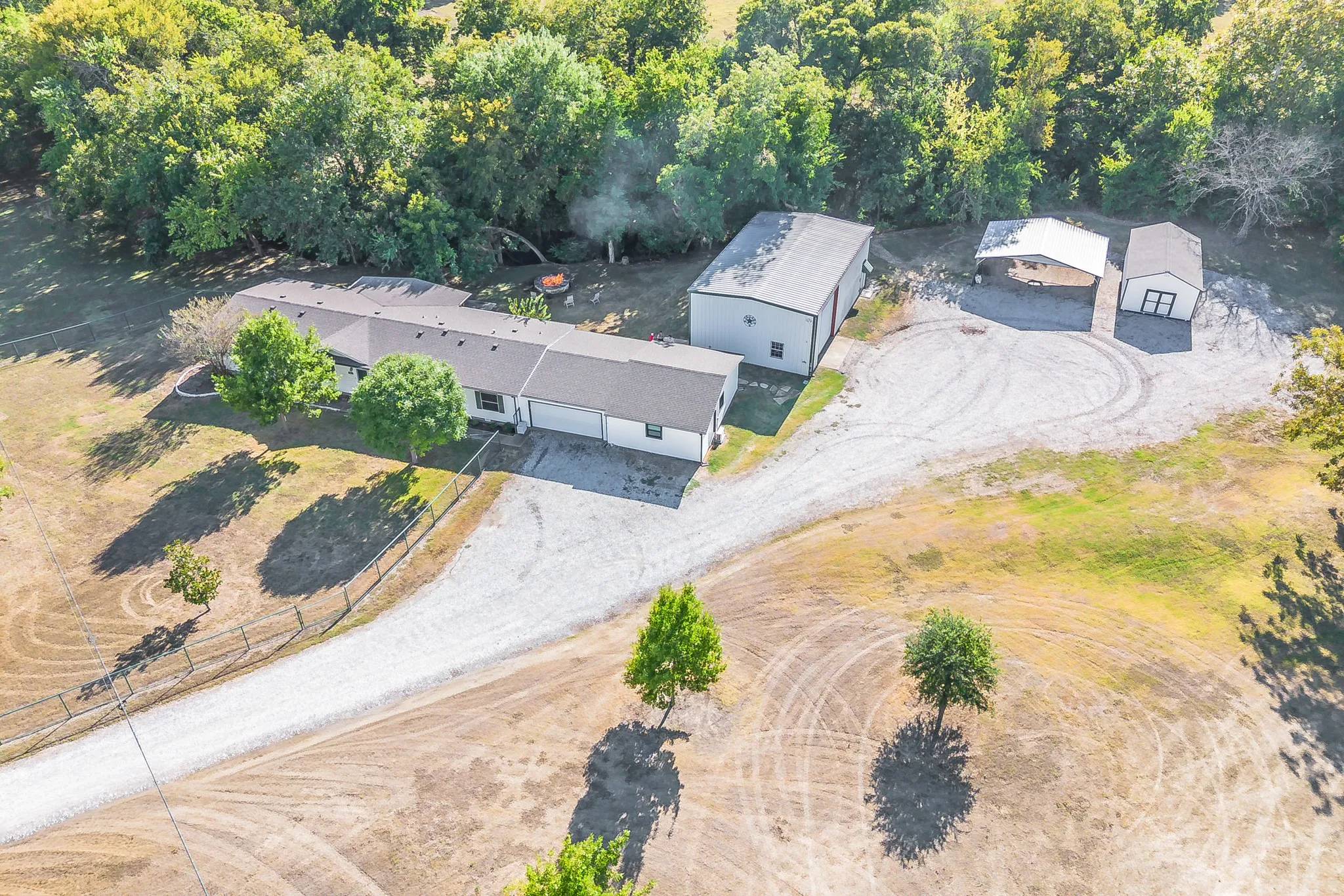 Manufactured Home For Sale in Collin County , 3962 County Road 324, Mc Kinney, Texas 75069, 4 Bedroom, 3 Bathroom, 5 Garage spaces, 2,128 Sqft, built in 2000, mls#21399651, Real Estate Agent in Mc Kinney, Homes For Sale in Collin county, Homes For Sale in Mc Kinney, Realtor in Mc Kinney Texas, Real Estate Brokerage Independent Realty Texas, Luminita Cordes Realtor