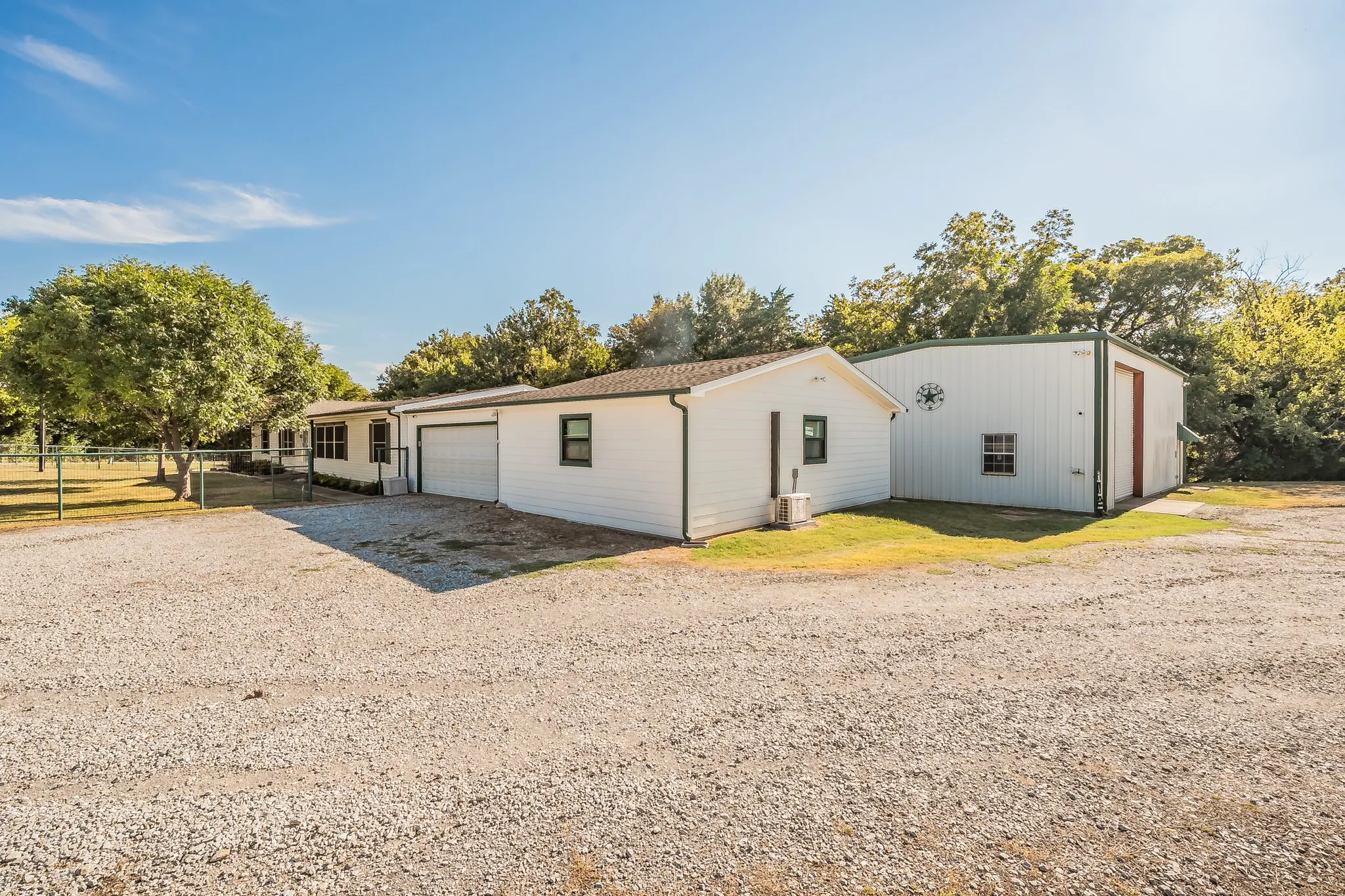 Manufactured Home For Sale in Collin County , 3962 County Road 324, Mc Kinney, Texas 75069, 4 Bedroom, 3 Bathroom, 5 Garage spaces, 2,128 Sqft, built in 2000, mls#21399651, Real Estate Agent in Mc Kinney, Homes For Sale in Collin county, Homes For Sale in Mc Kinney, Realtor in Mc Kinney Texas, Real Estate Brokerage Independent Realty Texas, Luminita Cordes Realtor