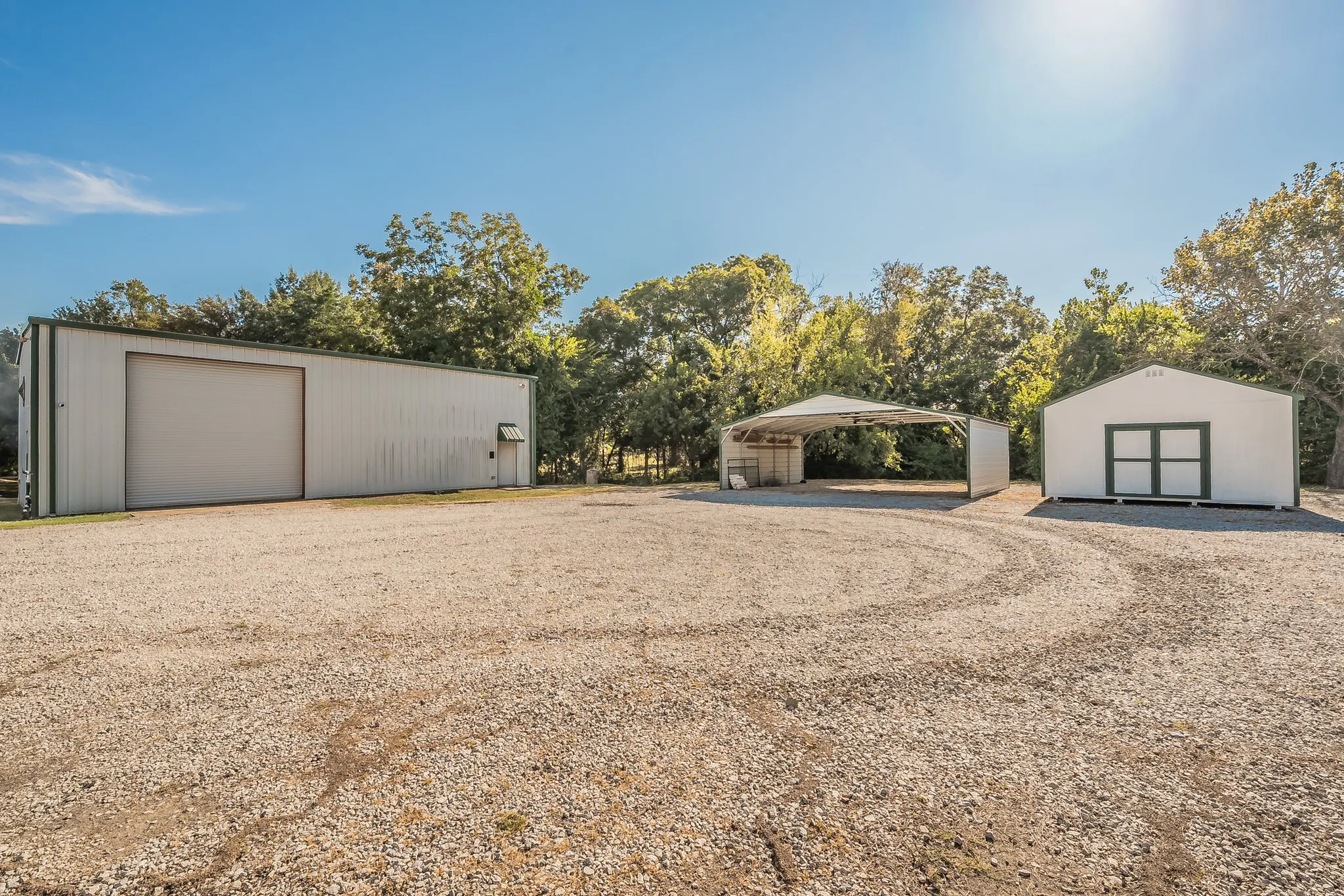 Manufactured Home For Sale in Collin County , 3962 County Road 324, Mc Kinney, Texas 75069, 4 Bedroom, 3 Bathroom, 5 Garage spaces, 2,128 Sqft, built in 2000, mls#21399651, Real Estate Agent in Mc Kinney, Homes For Sale in Collin county, Homes For Sale in Mc Kinney, Realtor in Mc Kinney Texas, Real Estate Brokerage Independent Realty Texas, Luminita Cordes Realtor