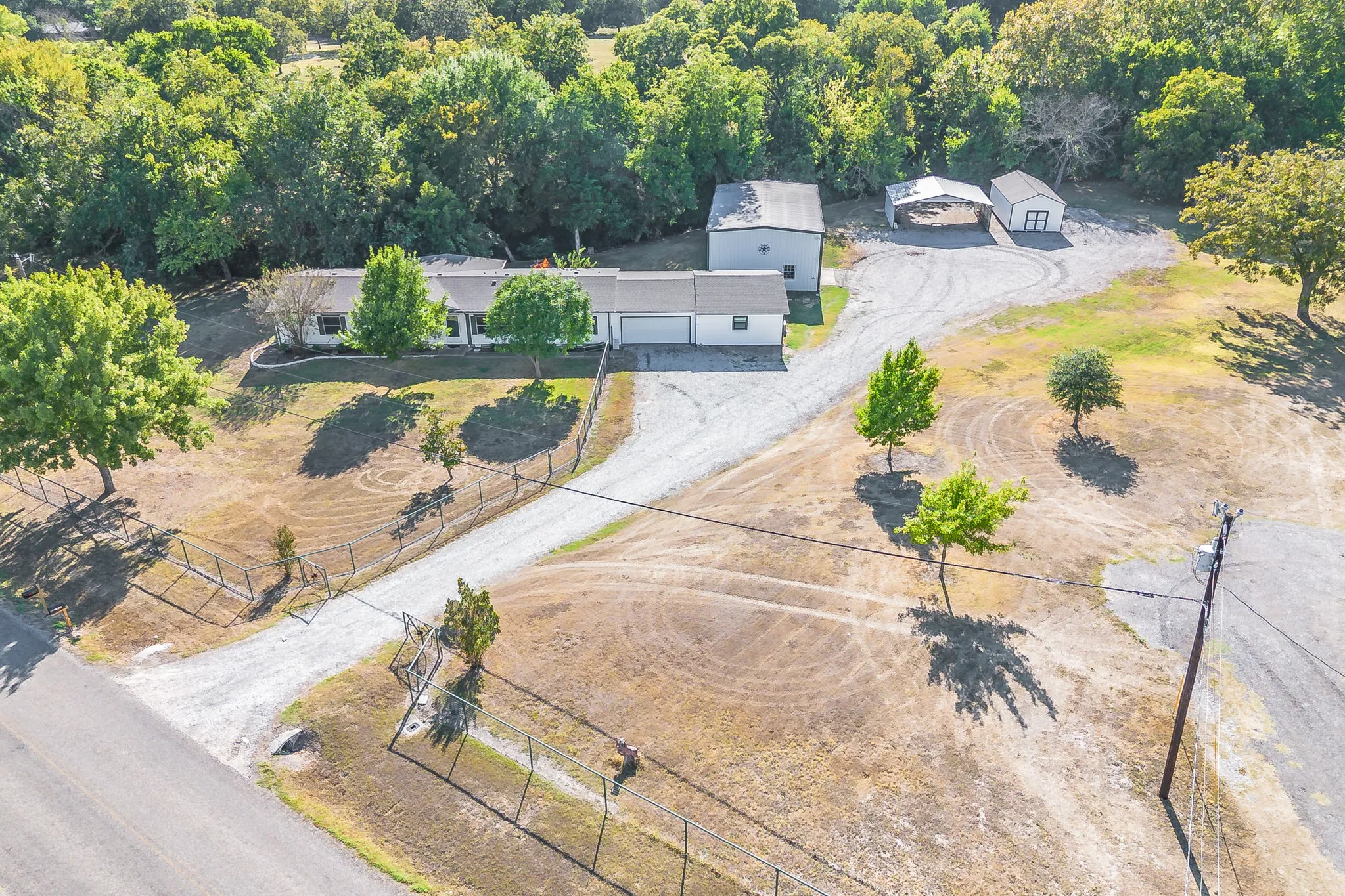Manufactured Home For Sale in Collin County , 3962 County Road 324, Mc Kinney, Texas 75069, 4 Bedroom, 3 Bathroom, 5 Garage spaces, 2,128 Sqft, built in 2000, mls#21399651, Real Estate Agent in Mc Kinney, Homes For Sale in Collin county, Homes For Sale in Mc Kinney, Realtor in Mc Kinney Texas, Real Estate Brokerage Independent Realty Texas, Luminita Cordes Realtor