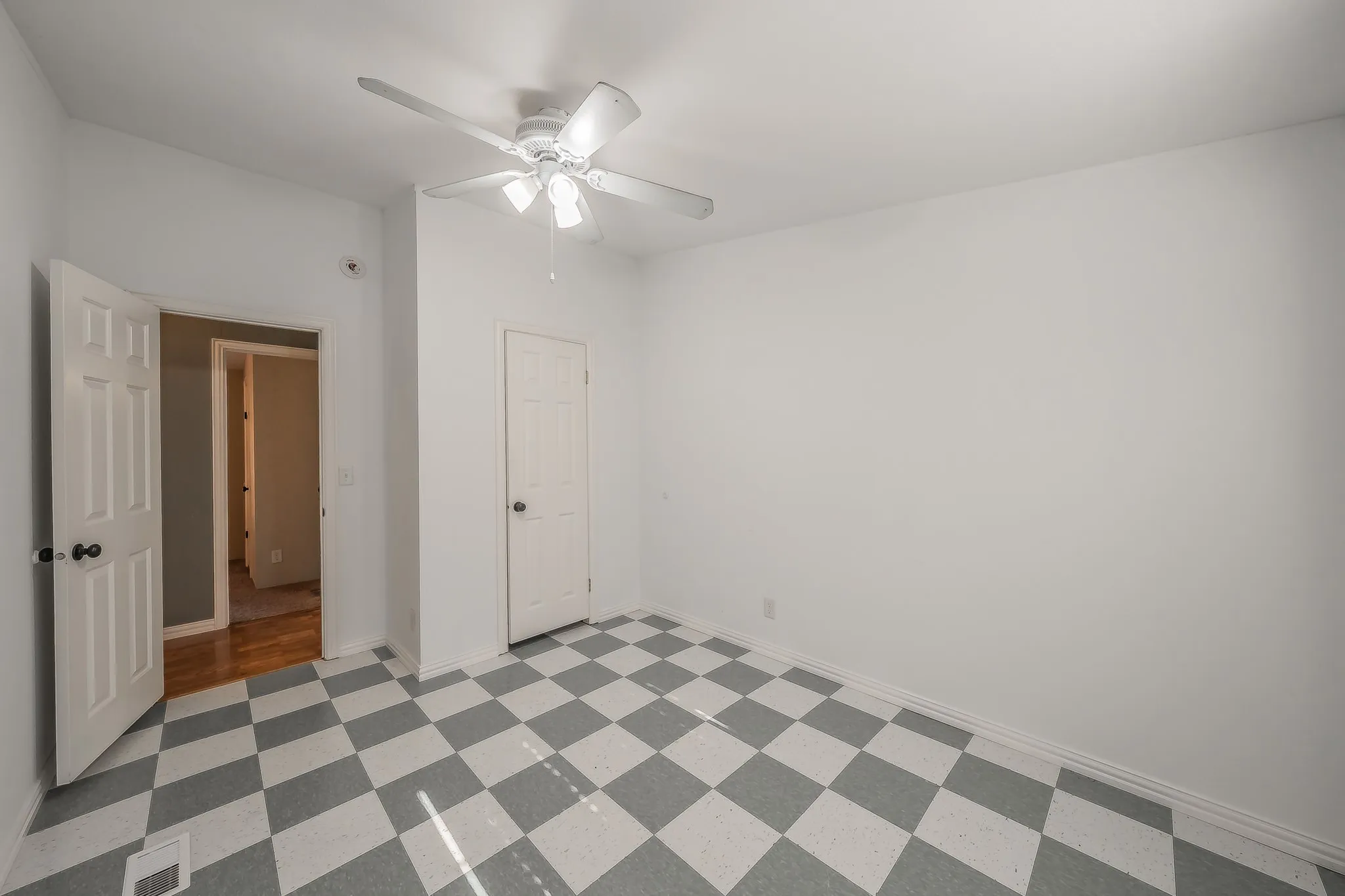 Manufactured Home For Sale in Collin County , 3962 County Road 324, Mc Kinney, Texas 75069, 4 Bedroom, 3 Bathroom, 5 Garage spaces, 2,128 Sqft, built in 2000, mls#21399651, Real Estate Agent in Mc Kinney, Homes For Sale in Collin county, Homes For Sale in Mc Kinney, Realtor in Mc Kinney Texas, Real Estate Brokerage Independent Realty Texas, Luminita Cordes Realtor
