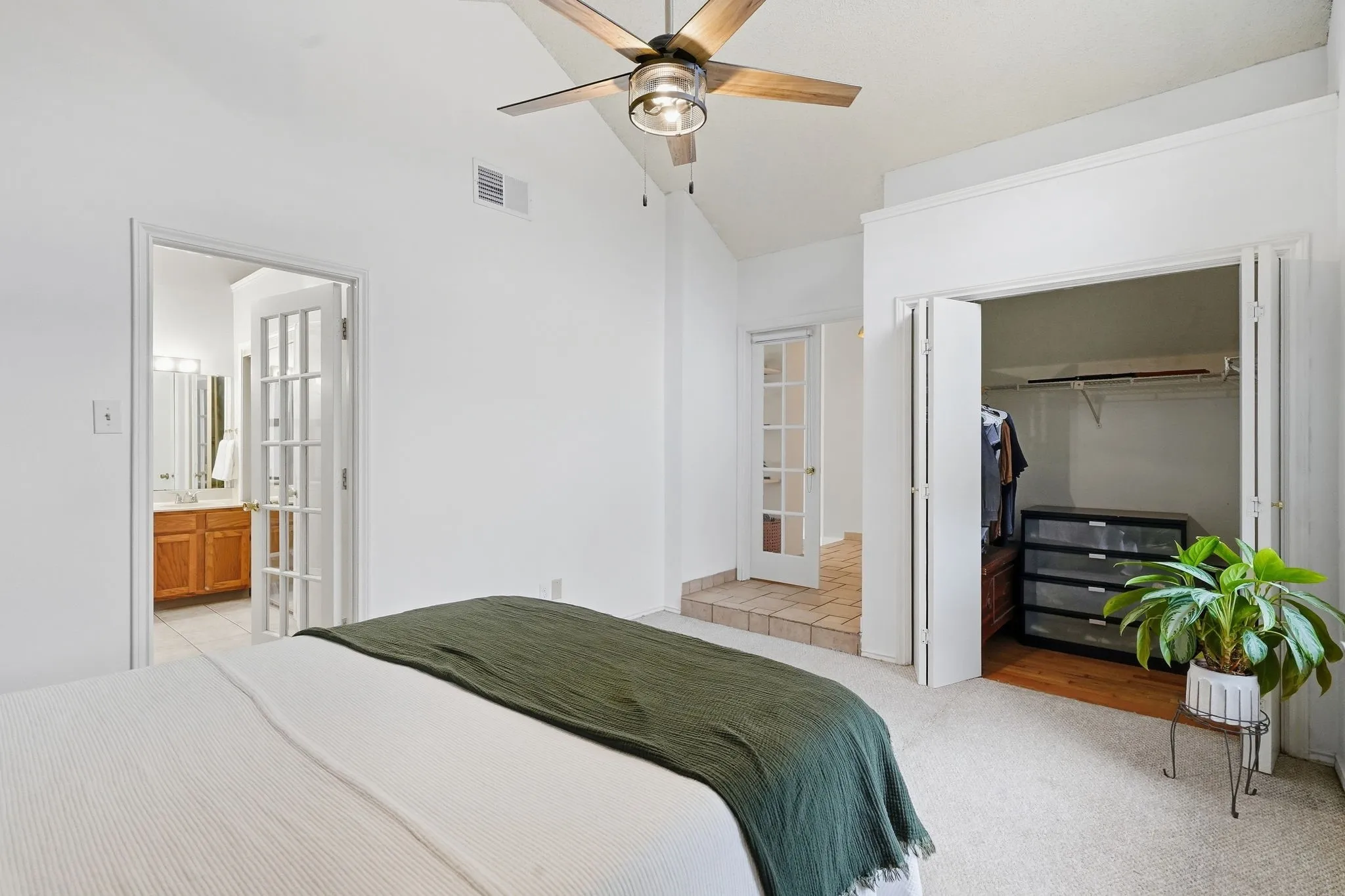 Single Family Residence For Sale in Denton County , 3229 Timberview Court, Corinth, Texas 76210, 4 Bedroom, 2 Bathroom, 2 Garage spaces, 1,566 Sqft, built in 1986, mls#21399298, Real Estate Agent in Corinth, Homes For Sale in Denton county, Homes For Sale in Corinth, Realtor in Corinth Texas, Real Estate Brokerage Independent Realty Texas, Luminita Cordes Realtor