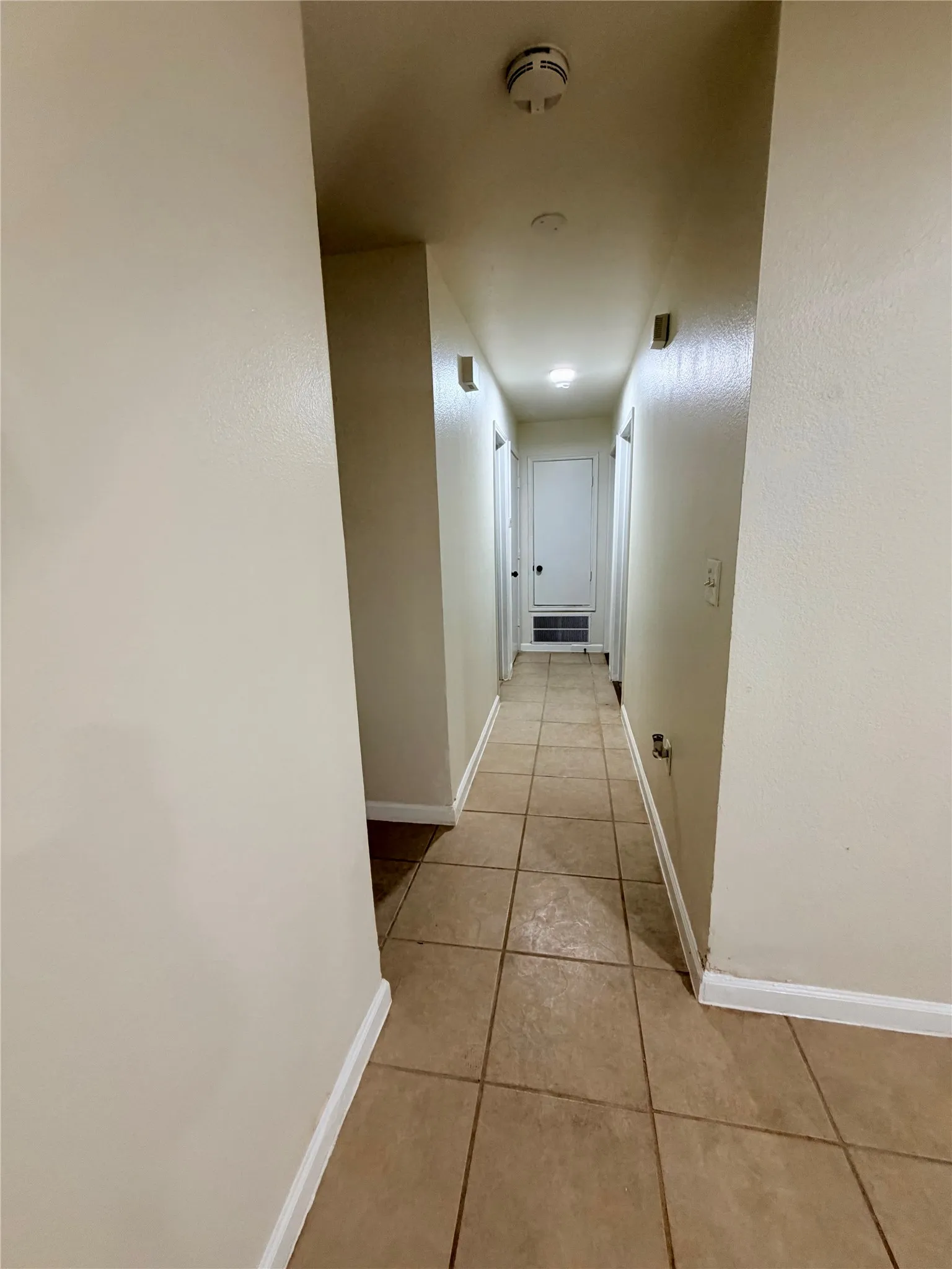Tiled flooring in a neutral tone