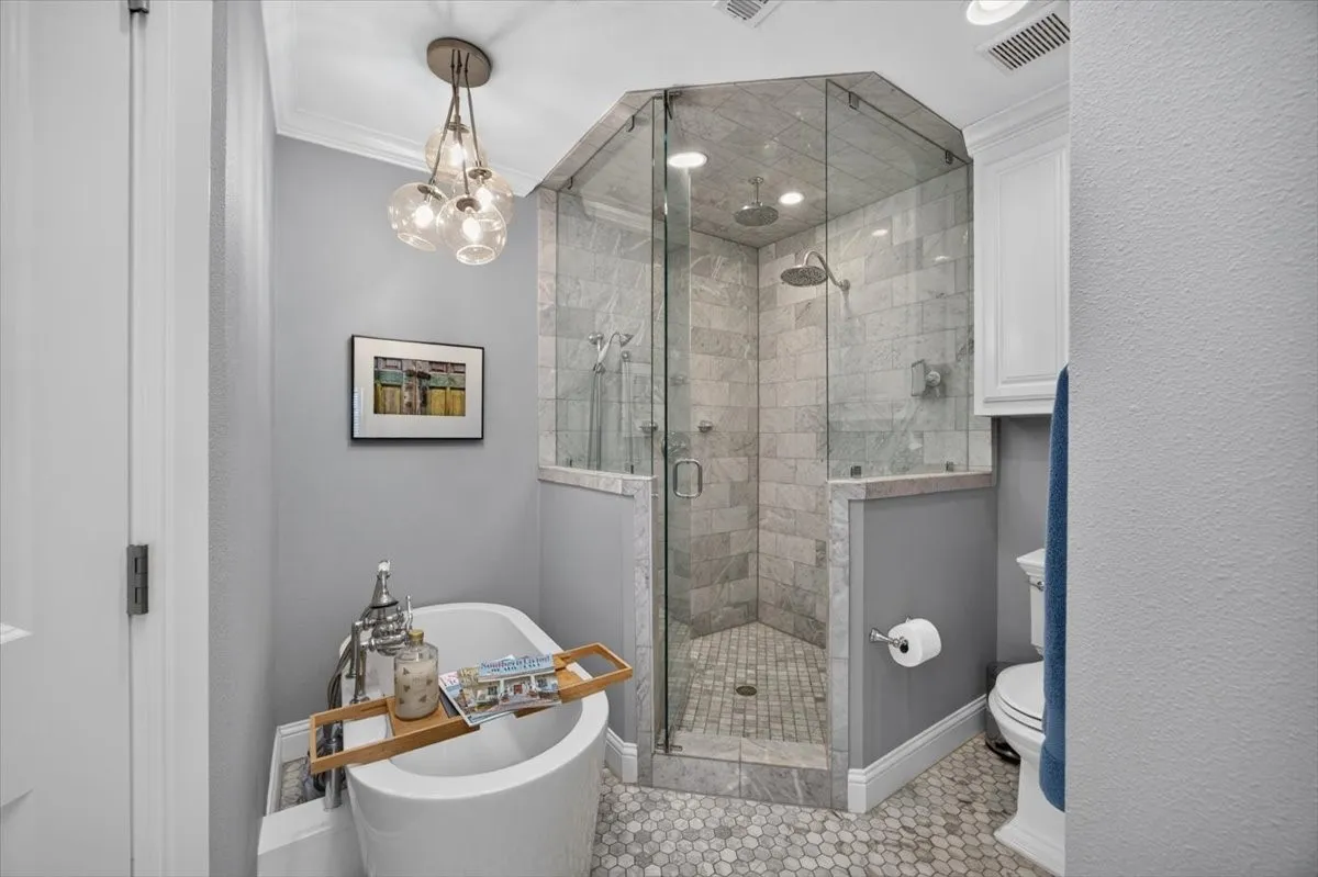 Single Family Residence For Sale in Tarrant County , 604 Lincoln Court, Arlington, Texas 76006, 4 Bedroom, 2 Bathroom, 2 Garage spaces, 2,003 Sqft, built in 1977, mls#21400250, Real Estate Agent in Arlington, Homes For Sale in Tarrant county, Homes For Sale in Arlington, Realtor in Arlington Texas, Real Estate Brokerage Independent Realty Texas, Luminita Cordes Realtor