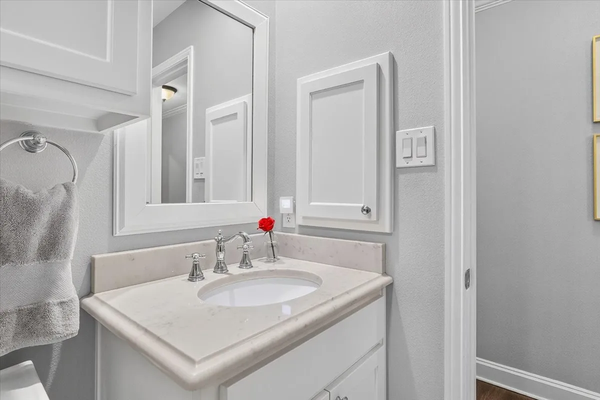 Single Family Residence For Sale in Tarrant County , 604 Lincoln Court, Arlington, Texas 76006, 4 Bedroom, 2 Bathroom, 2 Garage spaces, 2,003 Sqft, built in 1977, mls#21400250, Real Estate Agent in Arlington, Homes For Sale in Tarrant county, Homes For Sale in Arlington, Realtor in Arlington Texas, Real Estate Brokerage Independent Realty Texas, Luminita Cordes Realtor