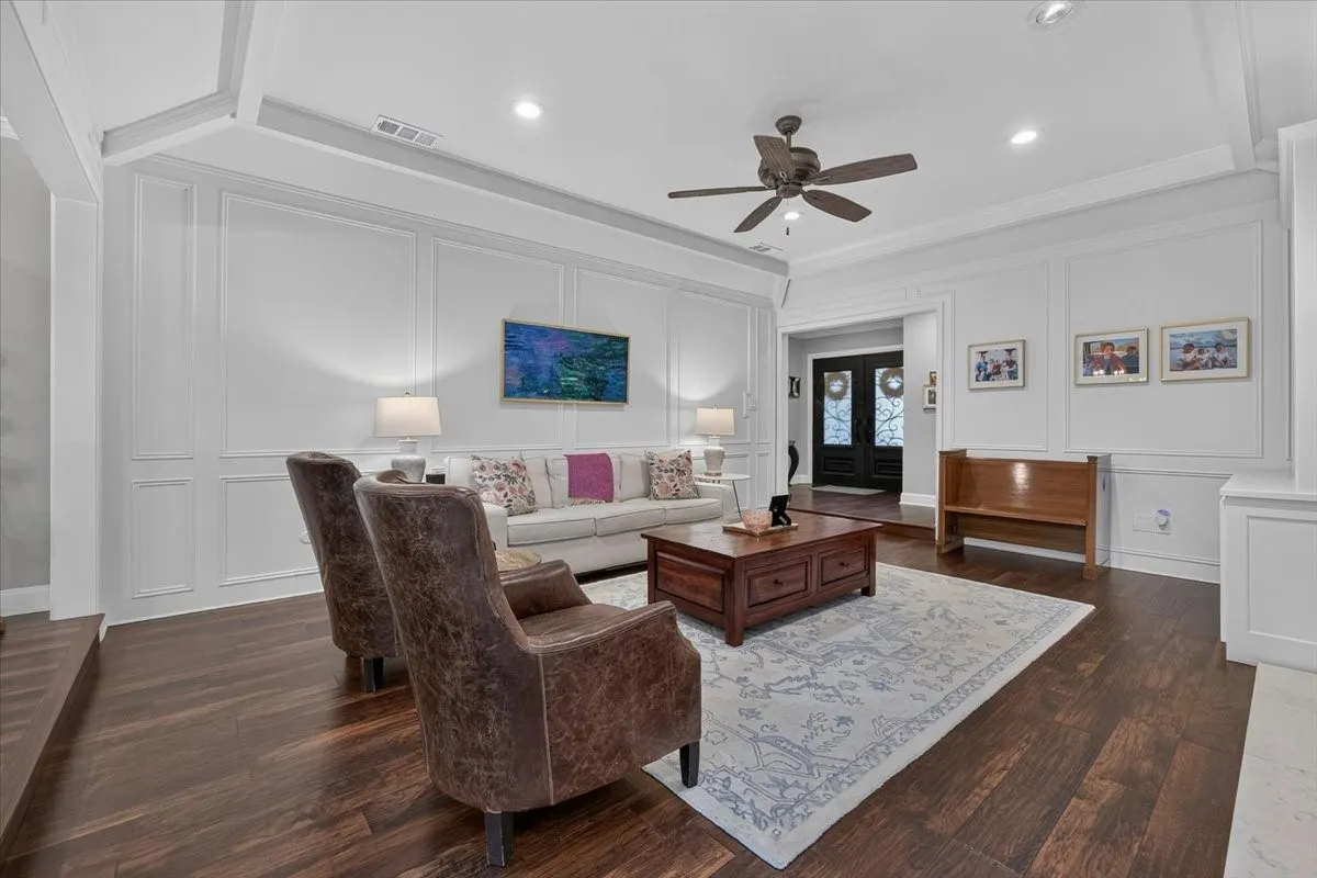 Single Family Residence For Sale in Tarrant County , 604 Lincoln Court, Arlington, Texas 76006, 4 Bedroom, 2 Bathroom, 2 Garage spaces, 2,003 Sqft, built in 1977, mls#21400250, Real Estate Agent in Arlington, Homes For Sale in Tarrant county, Homes For Sale in Arlington, Realtor in Arlington Texas, Real Estate Brokerage Independent Realty Texas, Luminita Cordes Realtor