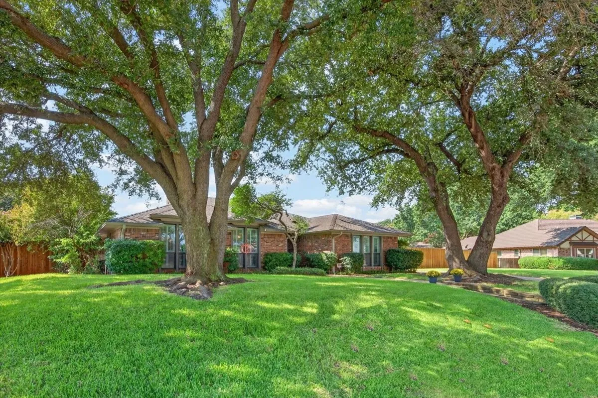 Single Family Residence For Sale in Tarrant County , 604 Lincoln Court, Arlington, Texas 76006, 4 Bedroom, 2 Bathroom, 2 Garage spaces, 2,003 Sqft, built in 1977, mls#21400250, Real Estate Agent in Arlington, Homes For Sale in Tarrant county, Homes For Sale in Arlington, Realtor in Arlington Texas, Real Estate Brokerage Independent Realty Texas, Luminita Cordes Realtor
