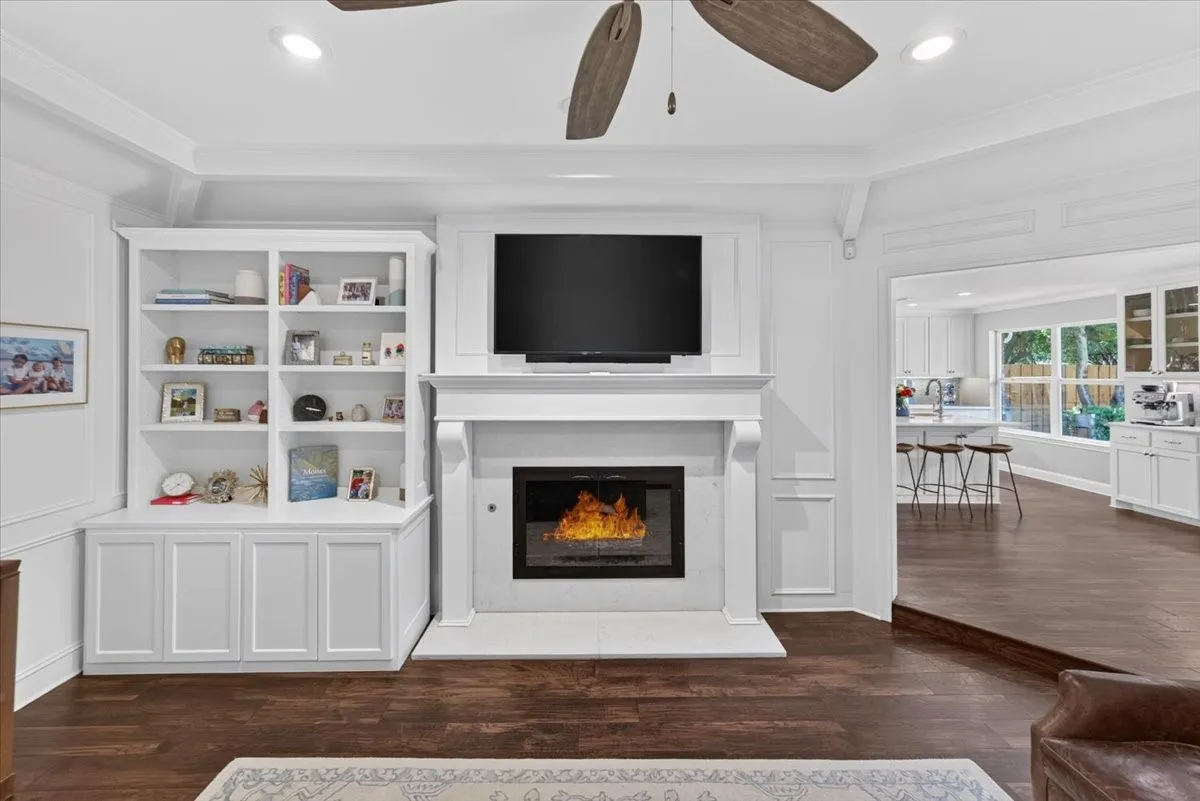 Single Family Residence For Sale in Tarrant County , 604 Lincoln Court, Arlington, Texas 76006, 4 Bedroom, 2 Bathroom, 2 Garage spaces, 2,003 Sqft, built in 1977, mls#21400250, Real Estate Agent in Arlington, Homes For Sale in Tarrant county, Homes For Sale in Arlington, Realtor in Arlington Texas, Real Estate Brokerage Independent Realty Texas, Luminita Cordes Realtor