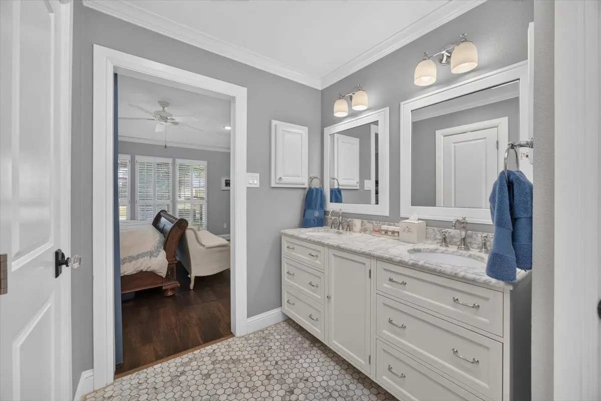 Single Family Residence For Sale in Tarrant County , 604 Lincoln Court, Arlington, Texas 76006, 4 Bedroom, 2 Bathroom, 2 Garage spaces, 2,003 Sqft, built in 1977, mls#21400250, Real Estate Agent in Arlington, Homes For Sale in Tarrant county, Homes For Sale in Arlington, Realtor in Arlington Texas, Real Estate Brokerage Independent Realty Texas, Luminita Cordes Realtor