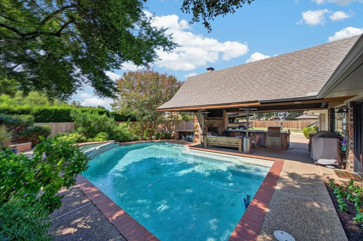 Single Family Residence For Sale in Tarrant County , 604 Lincoln Court, Arlington, Texas 76006, 4 Bedroom, 2 Bathroom, 2 Garage spaces, 2,003 Sqft, built in 1977, mls#21400250, Real Estate Agent in Arlington, Homes For Sale in Tarrant county, Homes For Sale in Arlington, Realtor in Arlington Texas, Real Estate Brokerage Independent Realty Texas, Luminita Cordes Realtor
