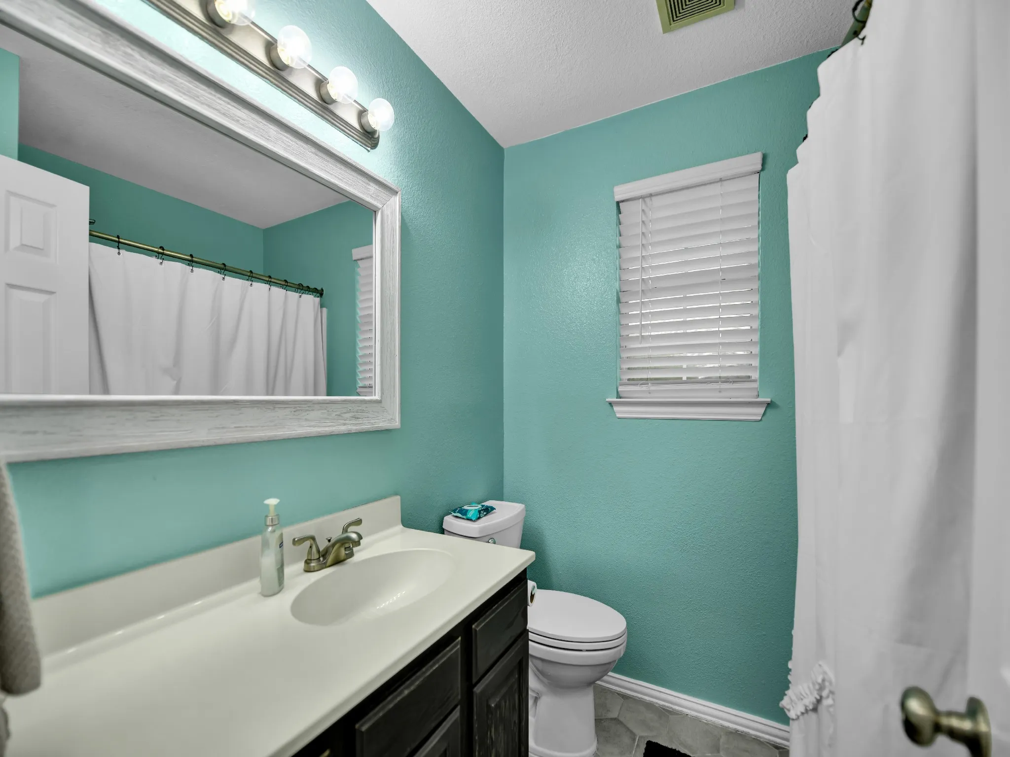 Single Family Residence For Sale in Parker County , 108 Butternut Court, Weatherford, Texas 76088, 3 Bedroom, 2 Bathroom, 2 Garage spaces, 1,634 Sqft, built in 2003, mls#21386619, Real Estate Agent in Weatherford, Homes For Sale in Parker county, Homes For Sale in Weatherford, Realtor in Weatherford Texas, Real Estate Brokerage Independent Realty Texas, Luminita Cordes Realtor